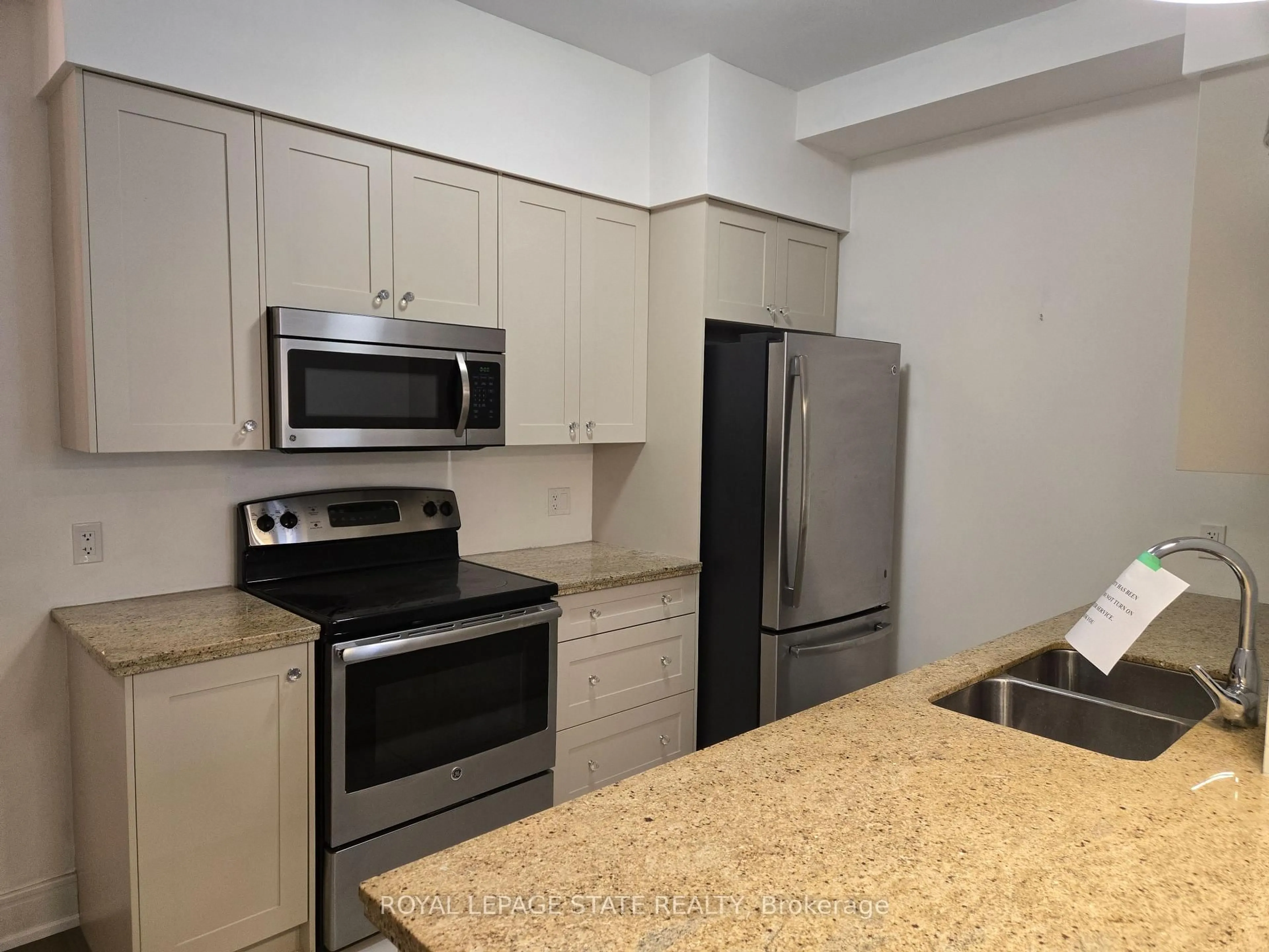 Standard kitchen, unknown for 112 King St #410, Hamilton Ontario L8N 1A8