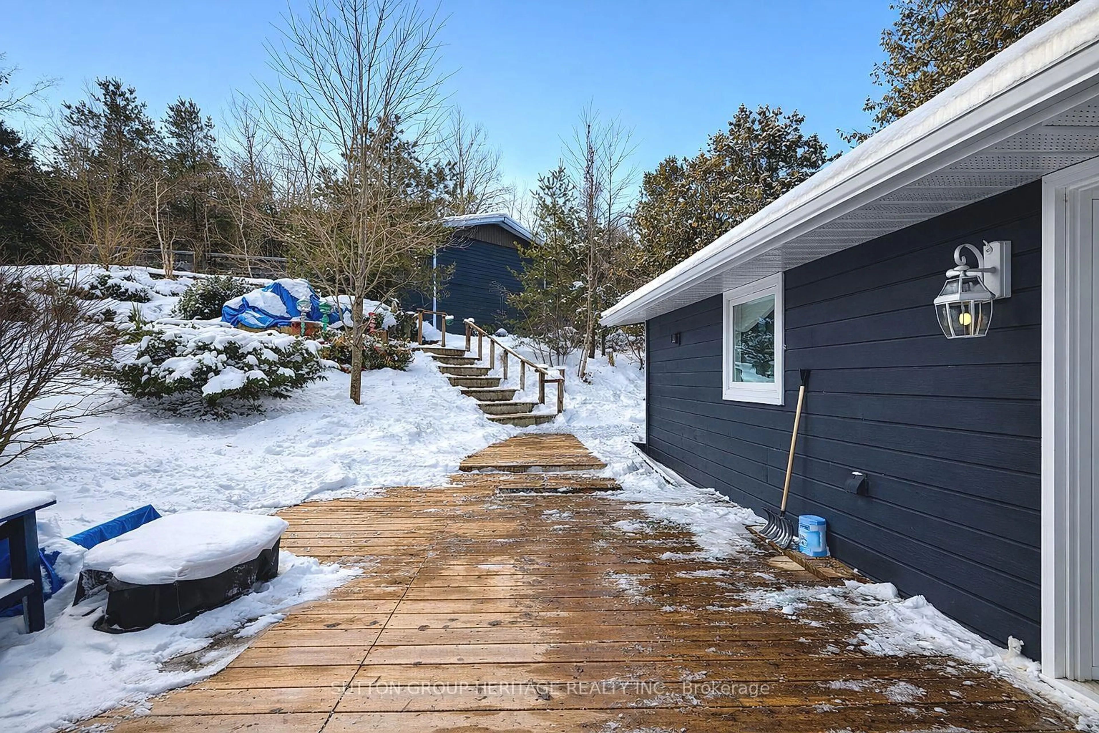 Patio, street for 86 Fleming Bay Rd, Trent Hills Ontario K0L 1Y0