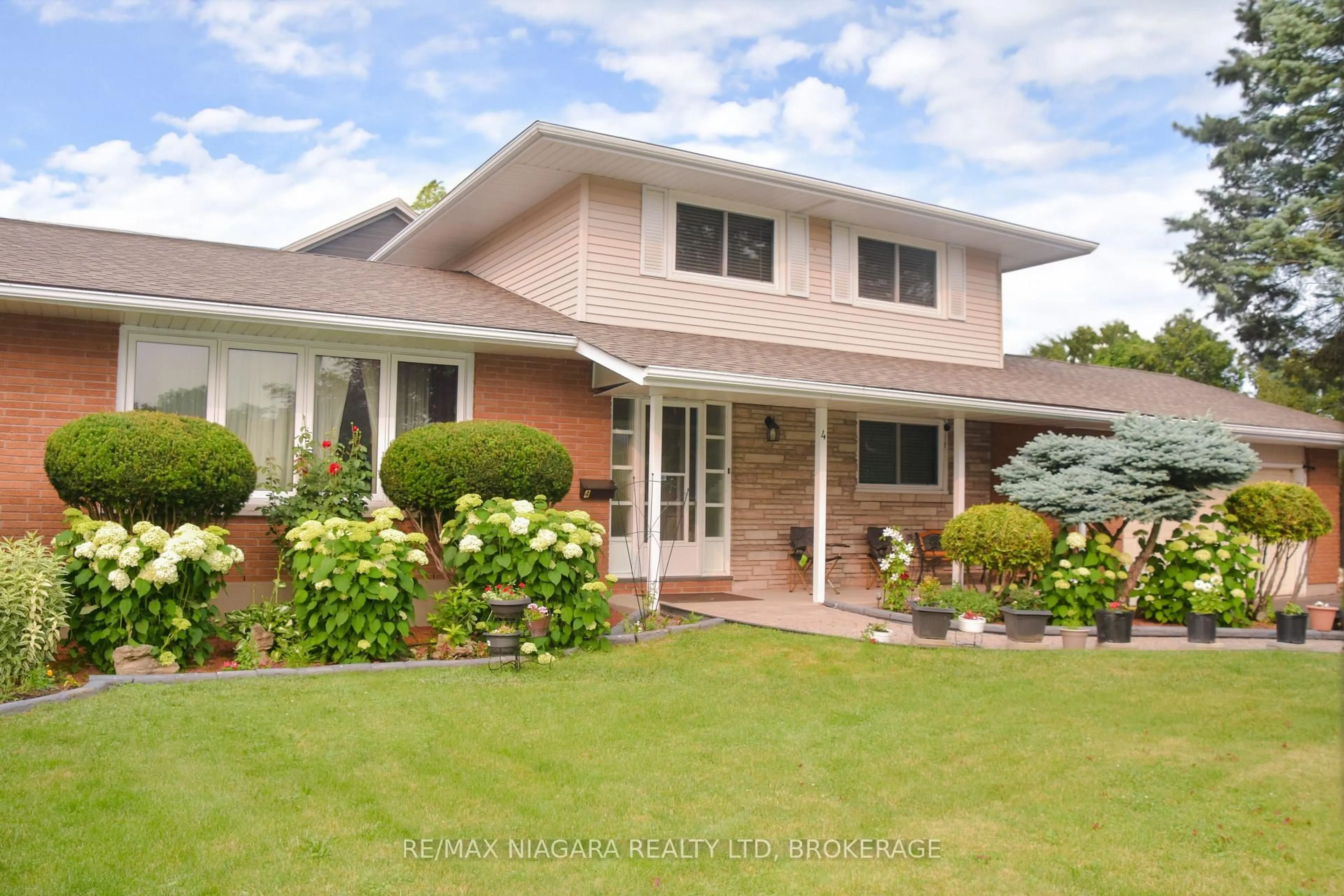 Home with vinyl exterior material, street for 4 Tanner Circ, St. Catharines Ontario L2N 3M9