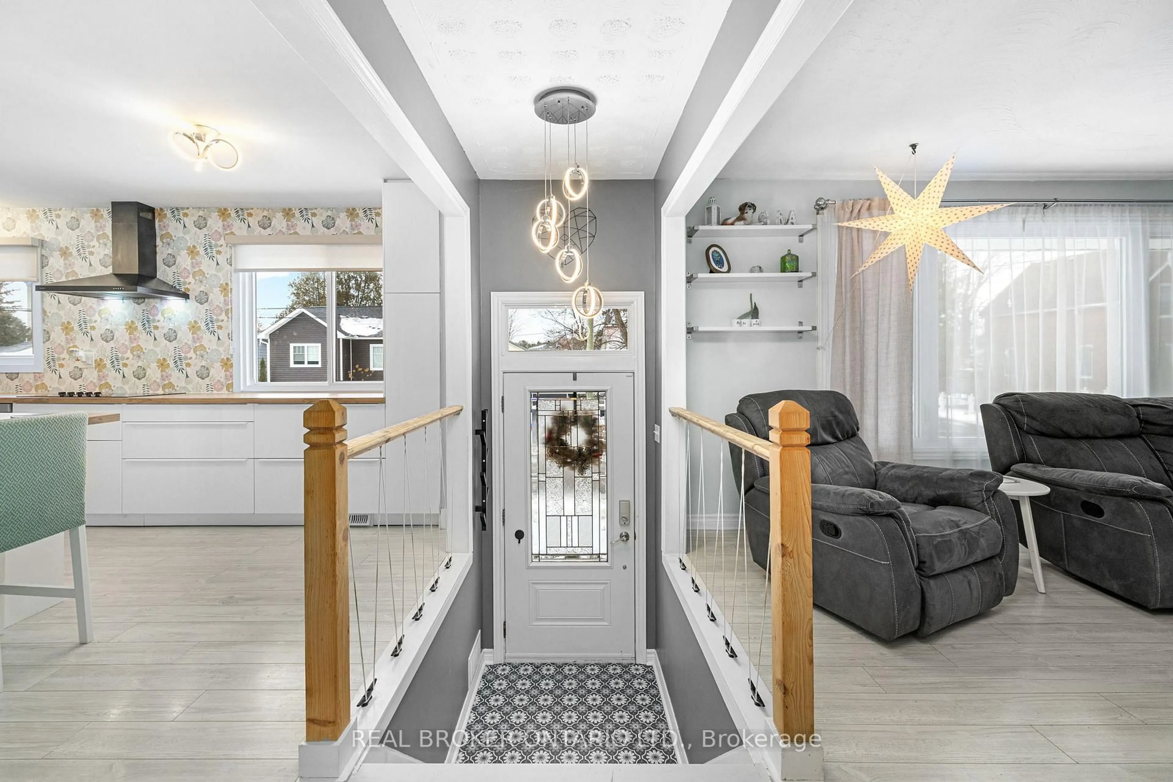 Indoor entryway for 179 Wellington St, Carleton Place Ontario K7C 1B4