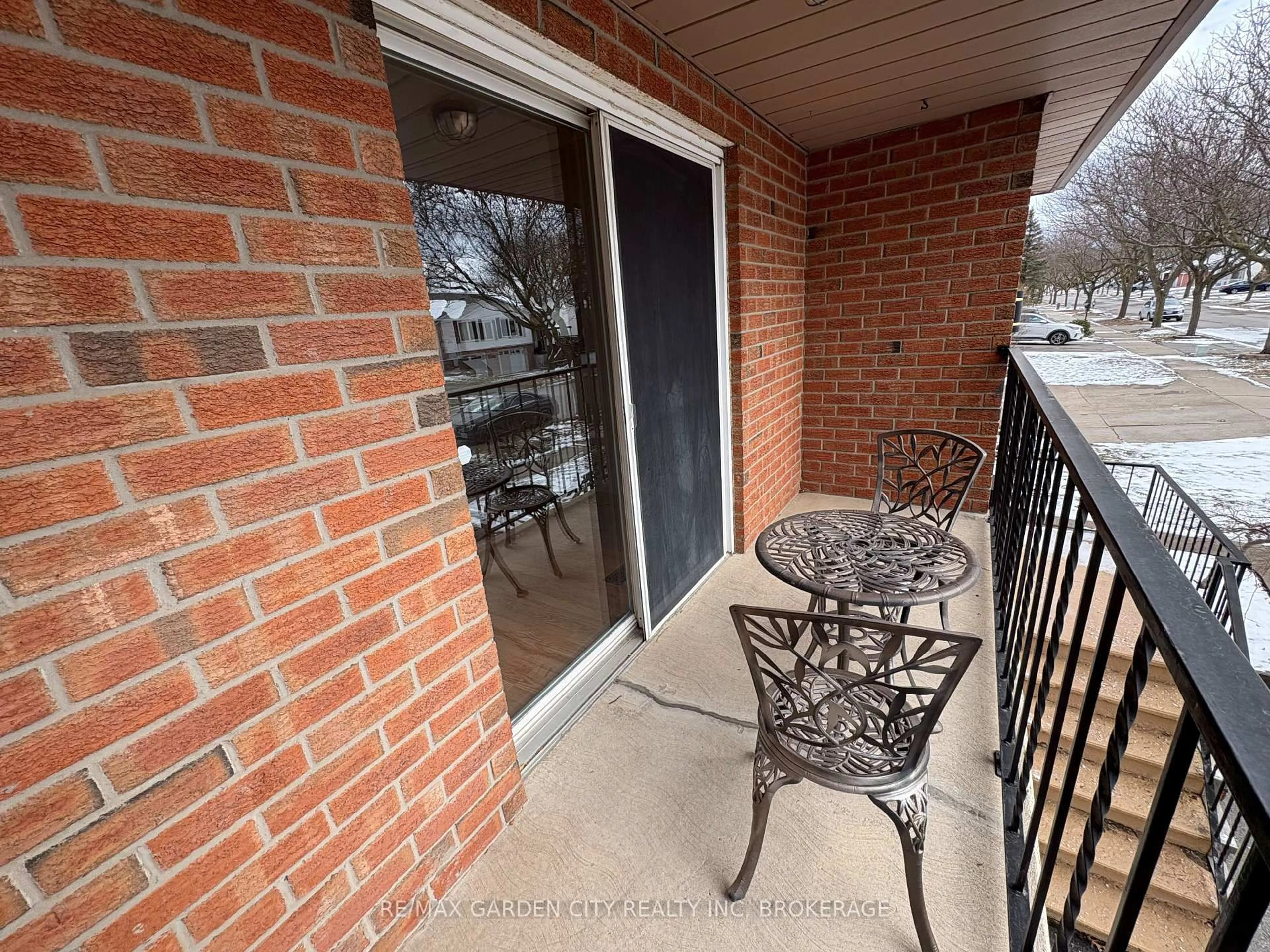 Patio, street for 6141 Wildrose Cres, Niagara Falls Ontario L2G 7T3