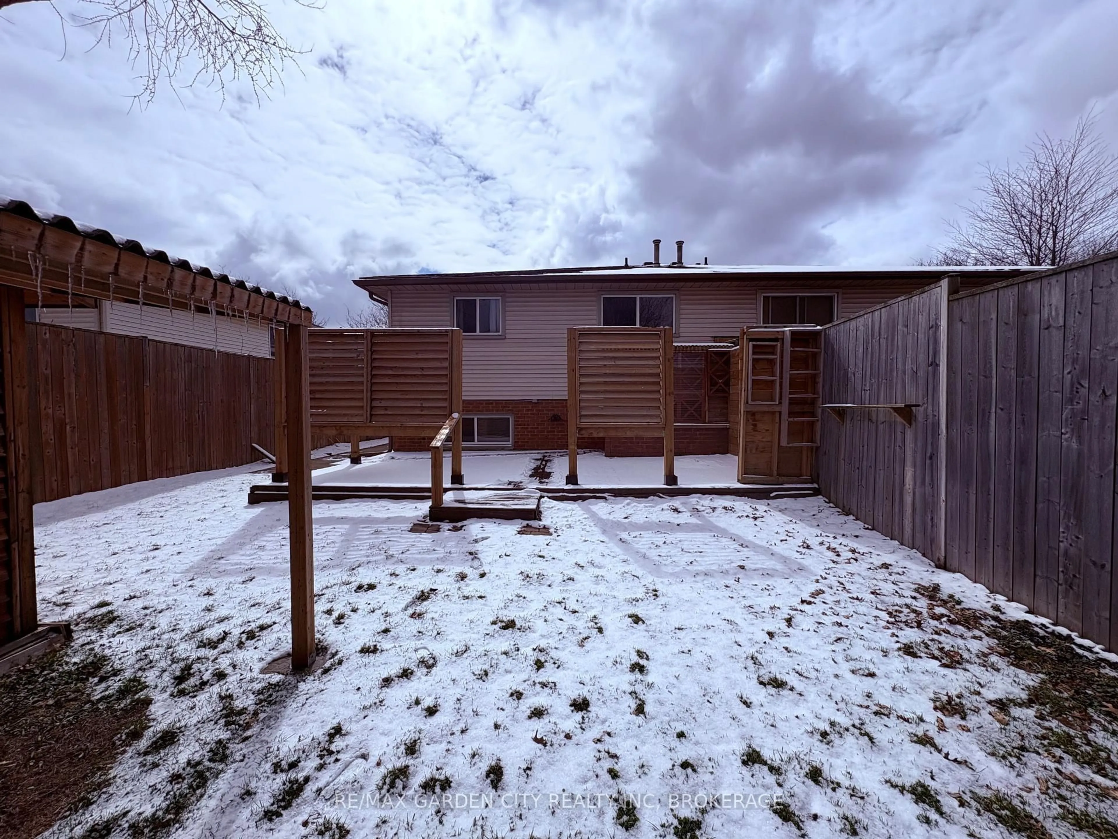 Shed for 6141 Wildrose Cres, Niagara Falls Ontario L2G 7T3