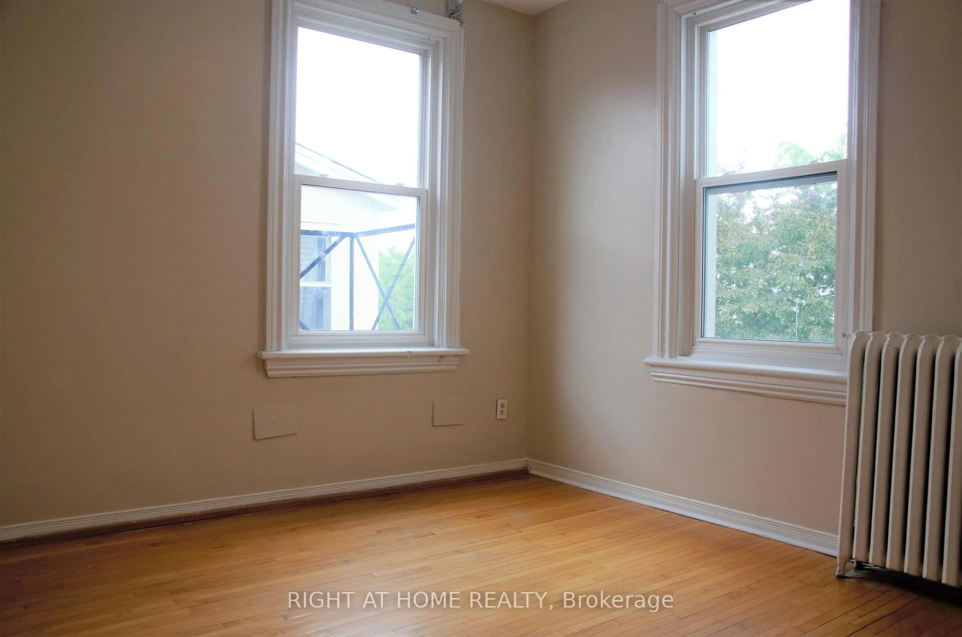 A pic of a room for 177 Goulburn Ave, Ottawa Ontario K1N 8E3