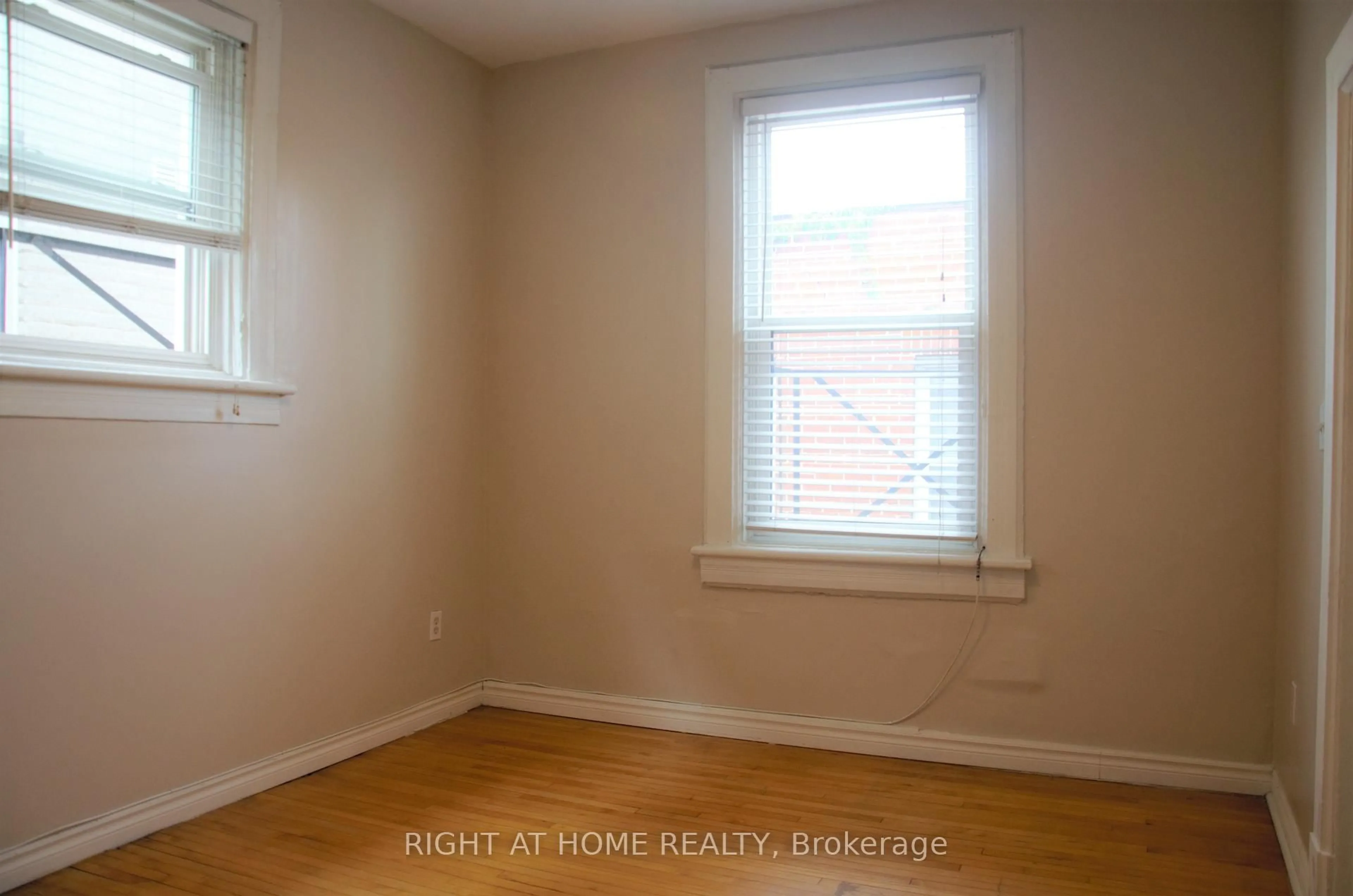 A pic of a room for 177 Goulburn Ave, Ottawa Ontario K1N 8E3