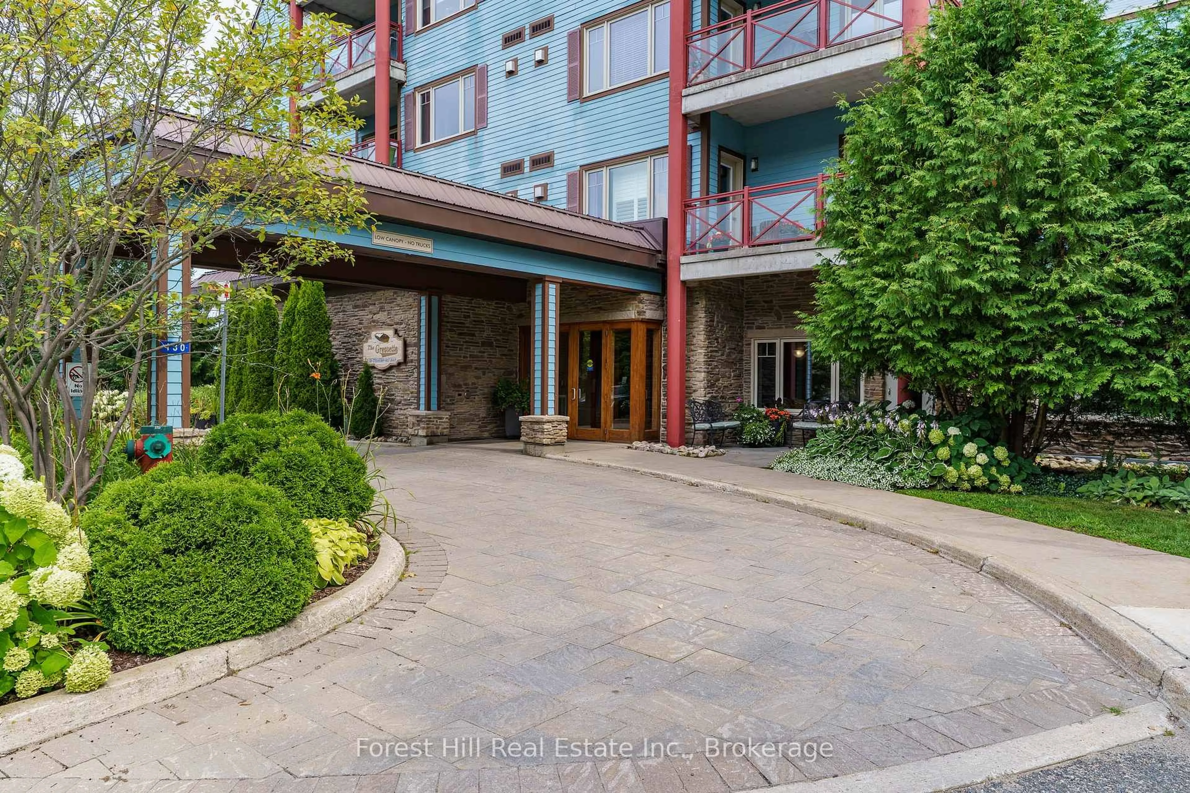 Indoor foyer for 130 STEAMSHIP BAY Rd #307, Gravenhurst Ontario P1P 1Z9