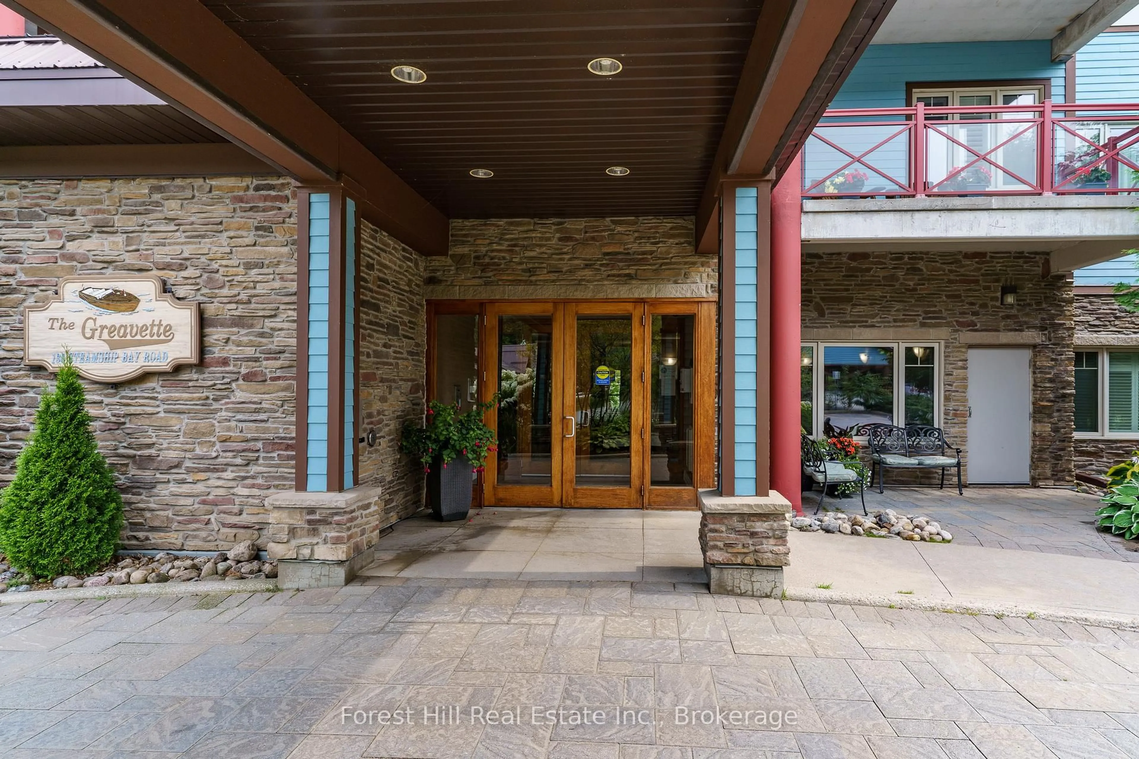Indoor foyer for 130 STEAMSHIP BAY Rd #307, Gravenhurst Ontario P1P 1Z9