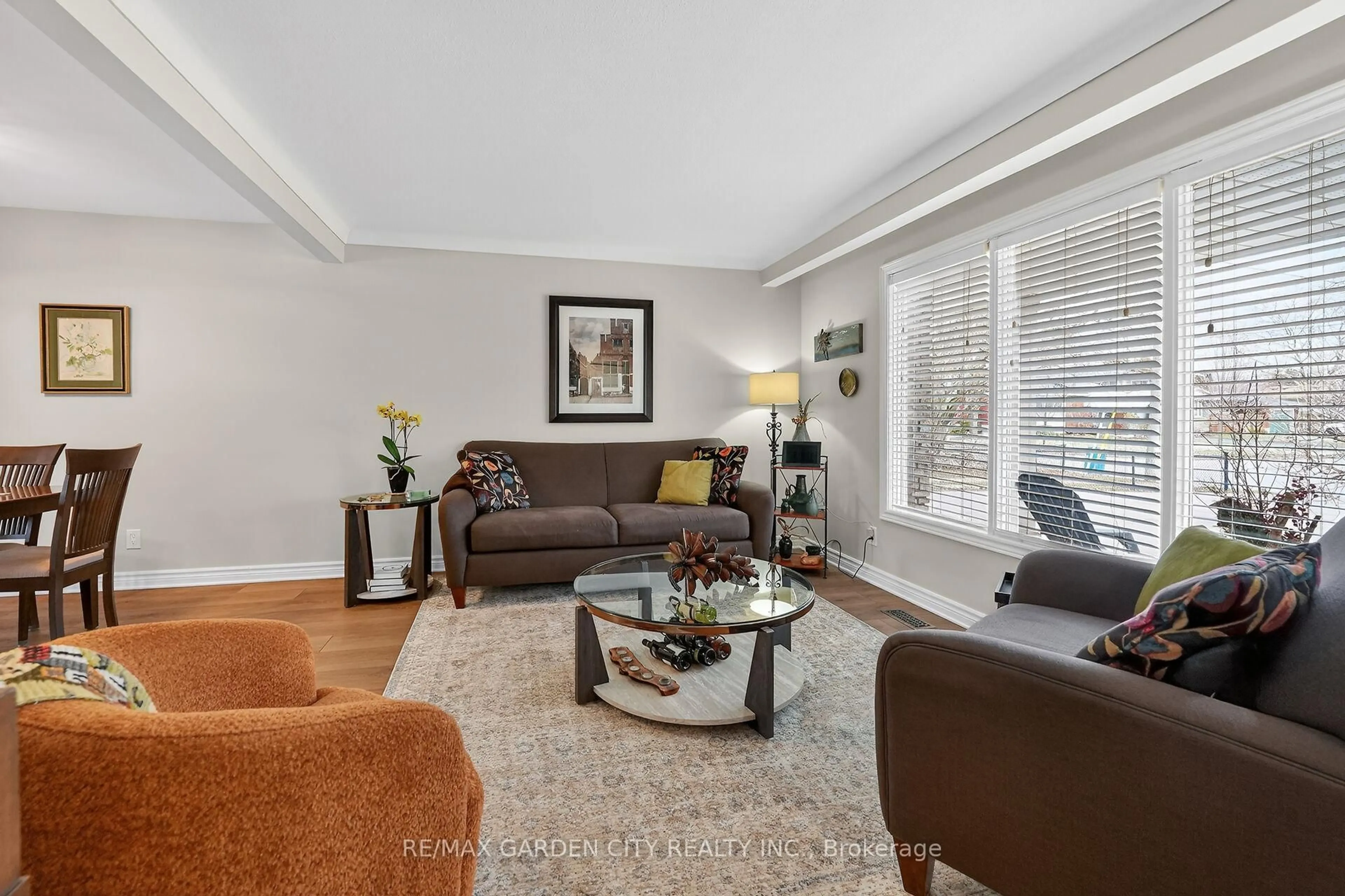 Living room with furniture, unknown for 77 Prince Charles Dr, St. Catharines Ontario L2N 3Y8