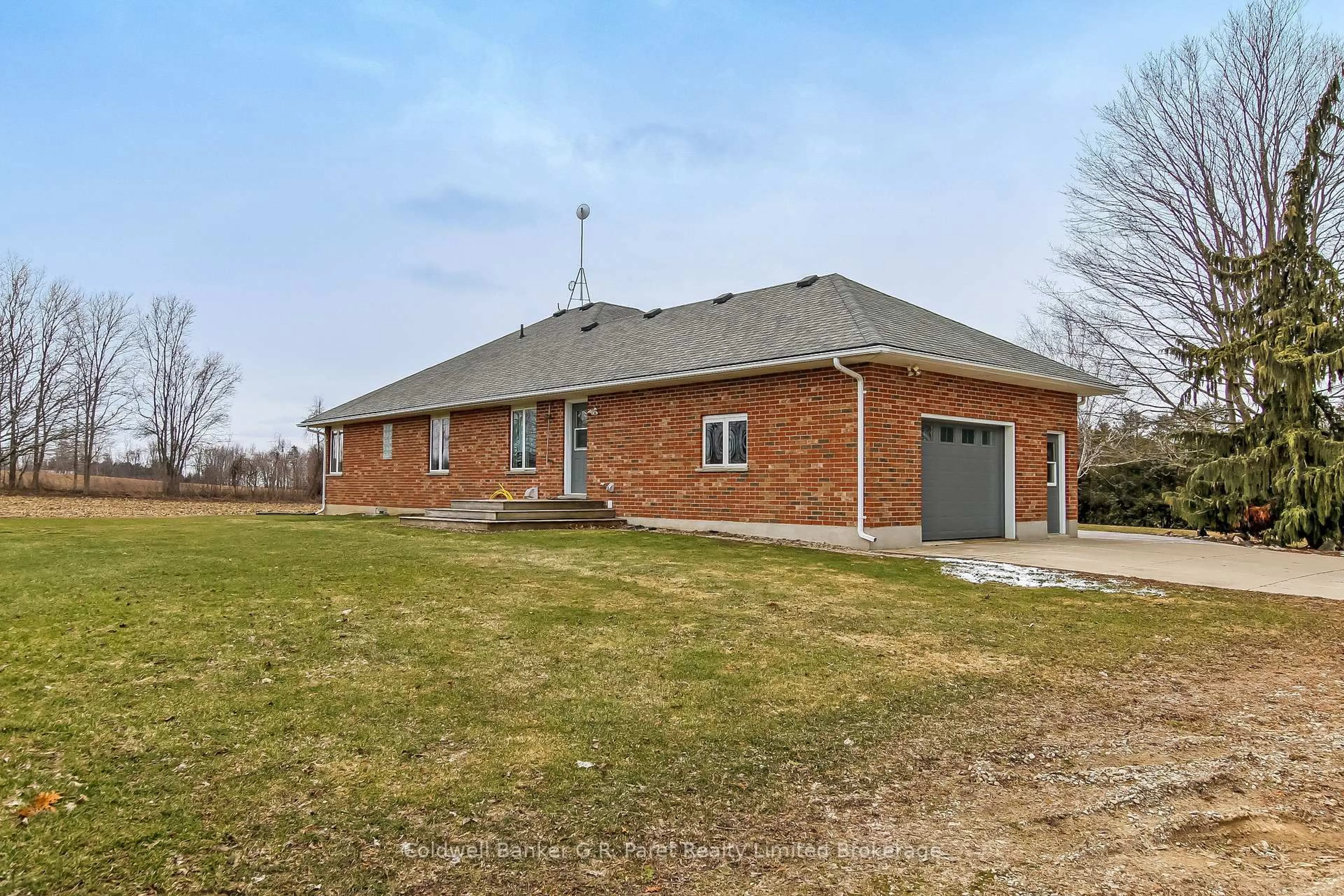 A pic from outside/outdoor area/front of a property/back of a property/a pic from drone, building for 412516 Cranberry Line, South-West Oxford Ontario N4G 4G8