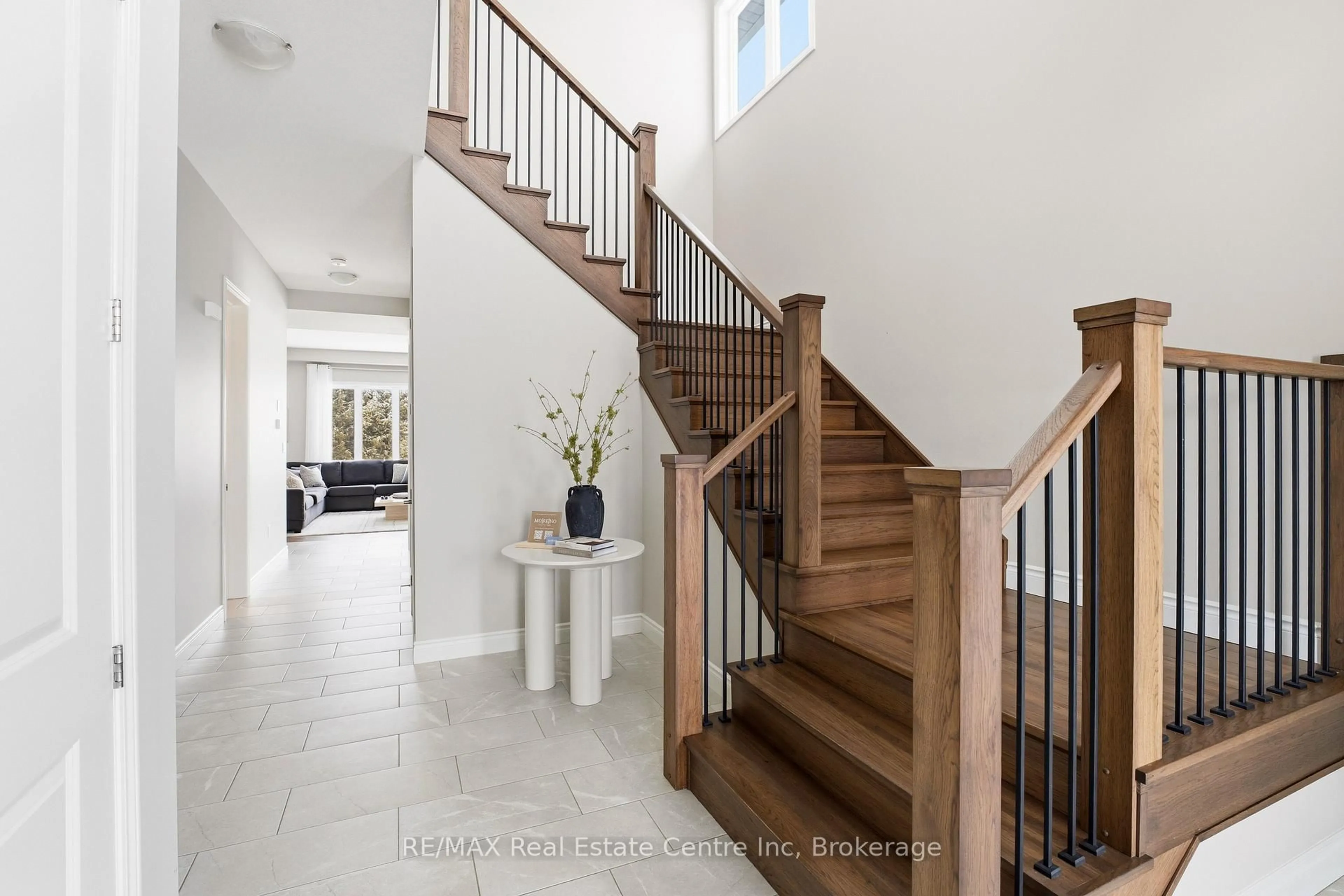 Indoor entryway for 162 HARRISON St, Centre Wellington Ontario N0B 1S0