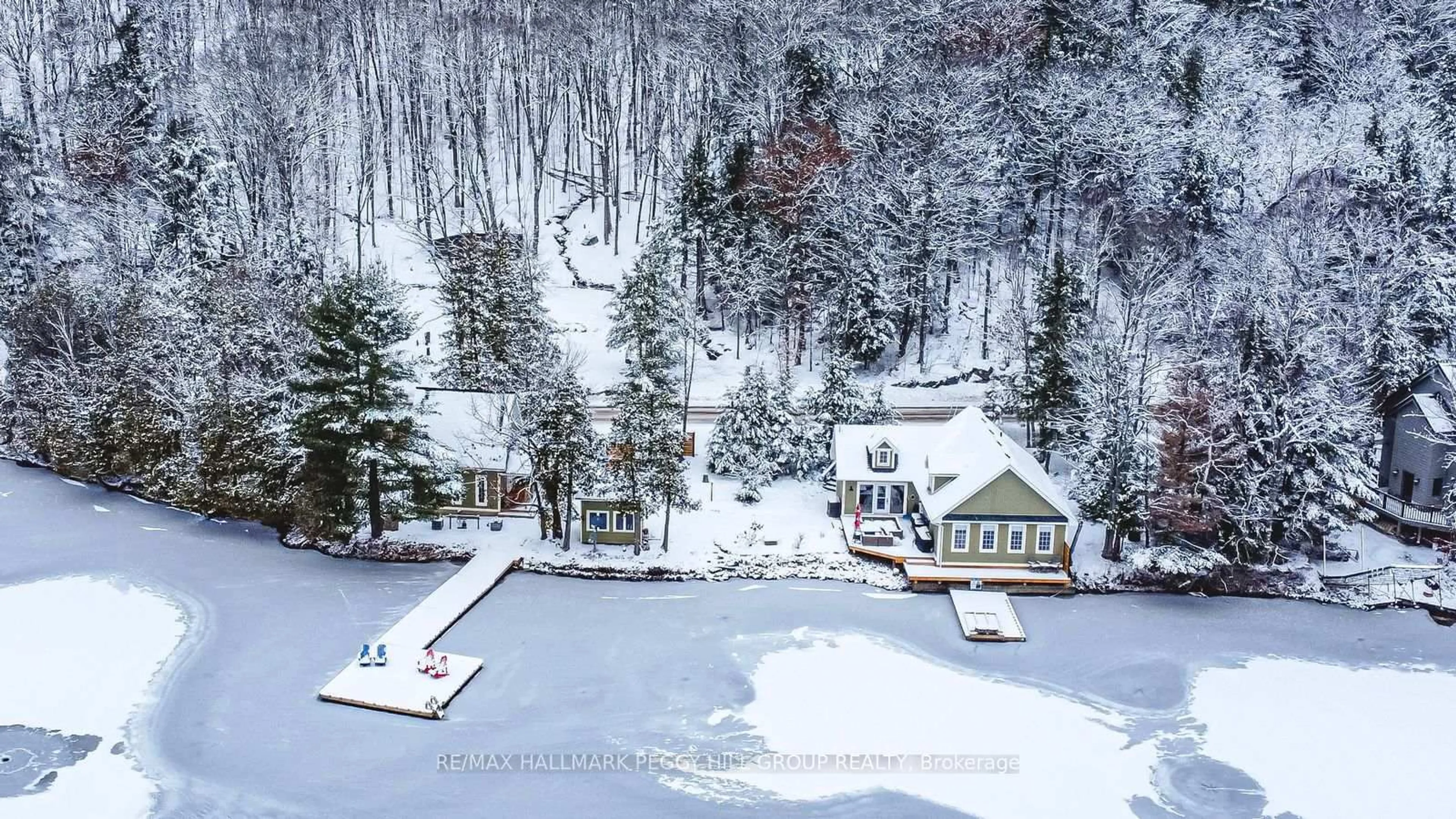 A pic from outside/outdoor area/front of a property/back of a property/a pic from drone, unknown for 3978 South Portage Rd, Huntsville Ontario P1H 2J3