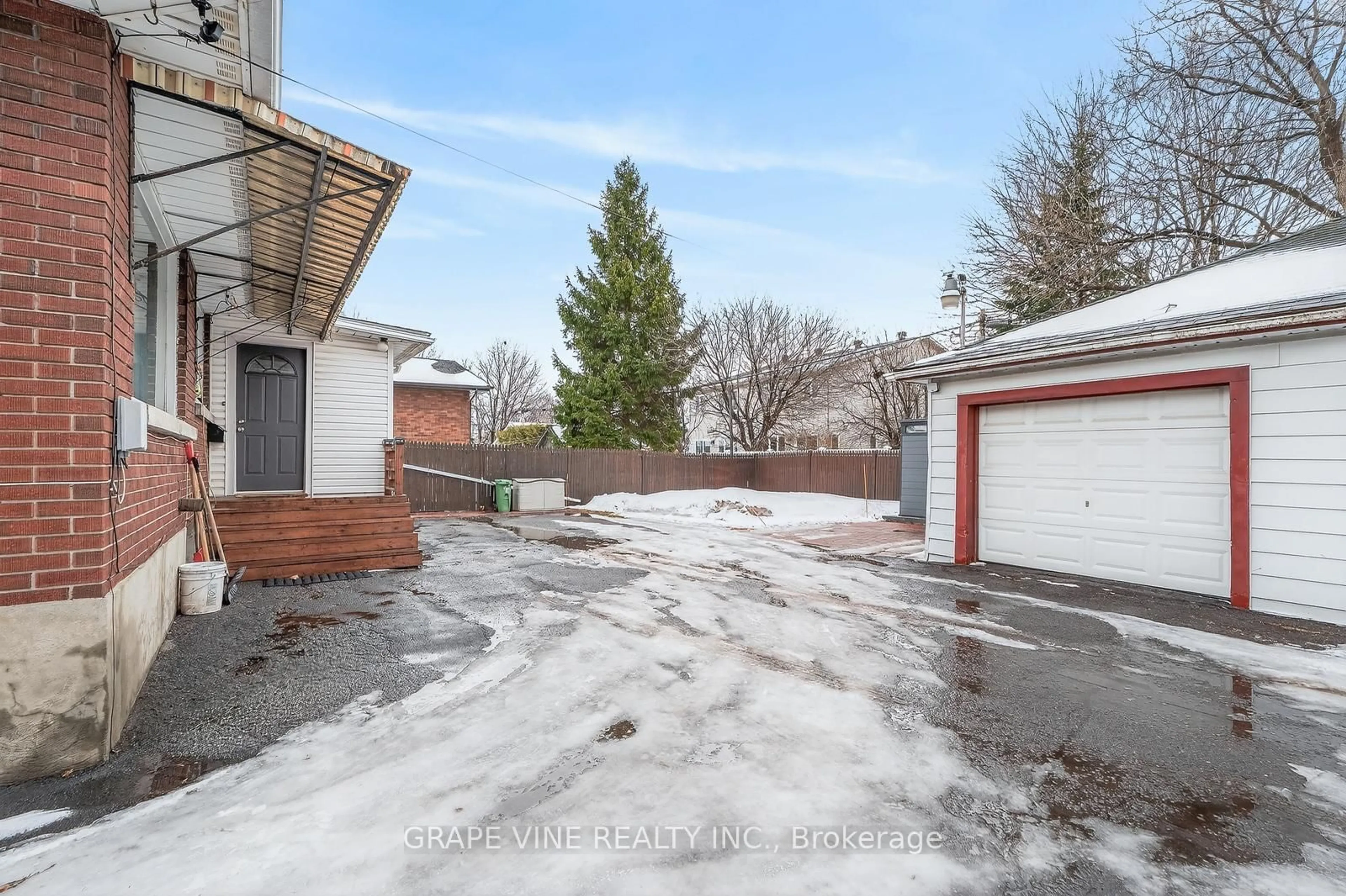 A pic from outside/outdoor area/front of a property/back of a property/a pic from drone, street for 102 Donald St, Ottawa Ontario K1K 1N2