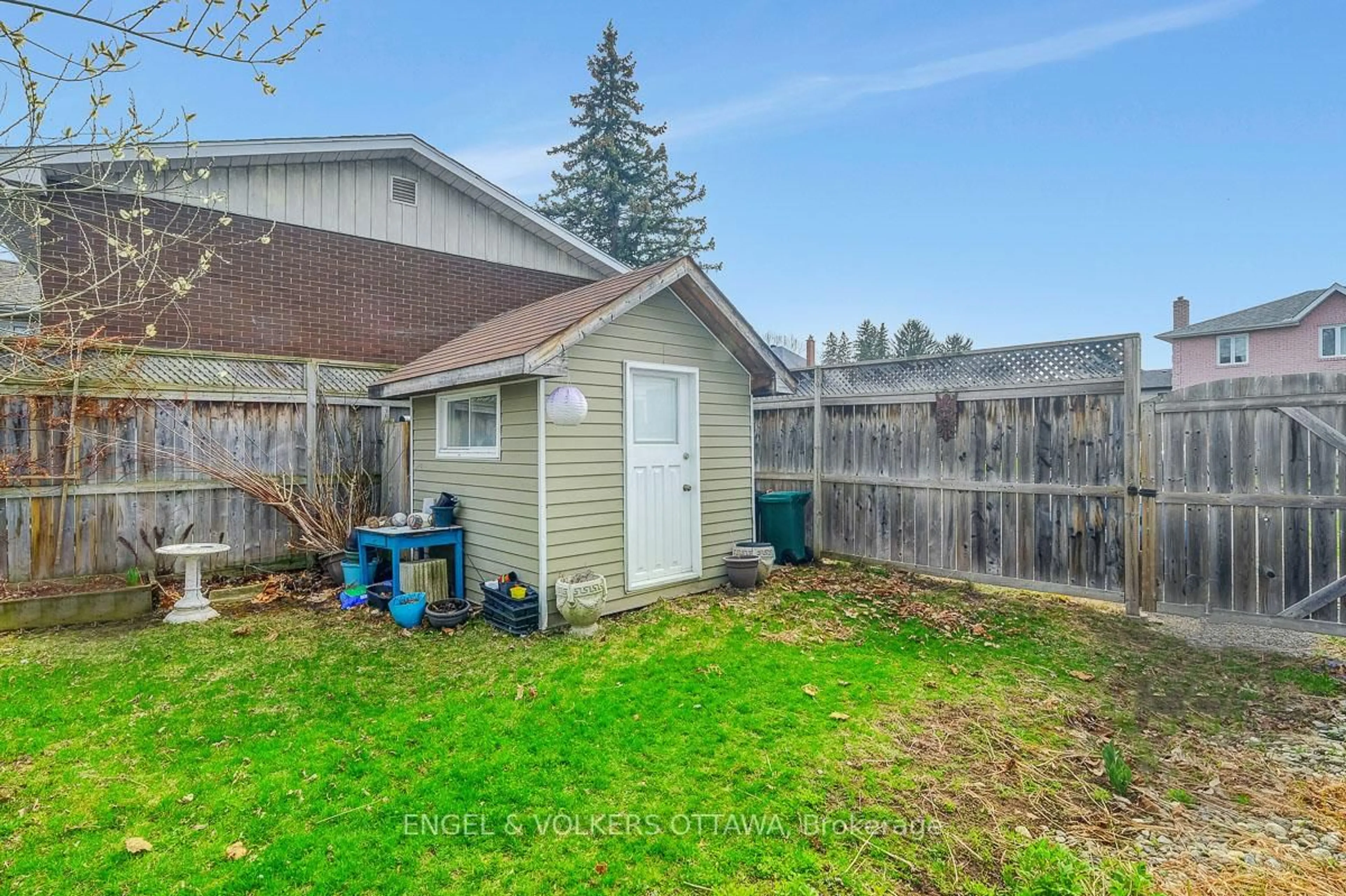Shed for 989 Bakervale Dr, Ottawa Ontario K1Z 6N7
