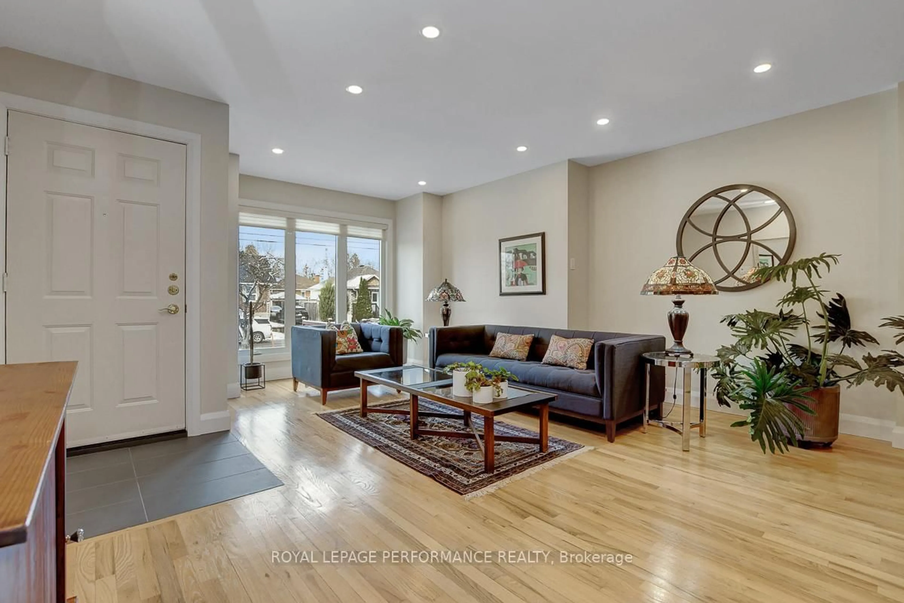 Living room with furniture, unknown for 86 West Presland Rd, Ottawa Ontario K1K 2C3