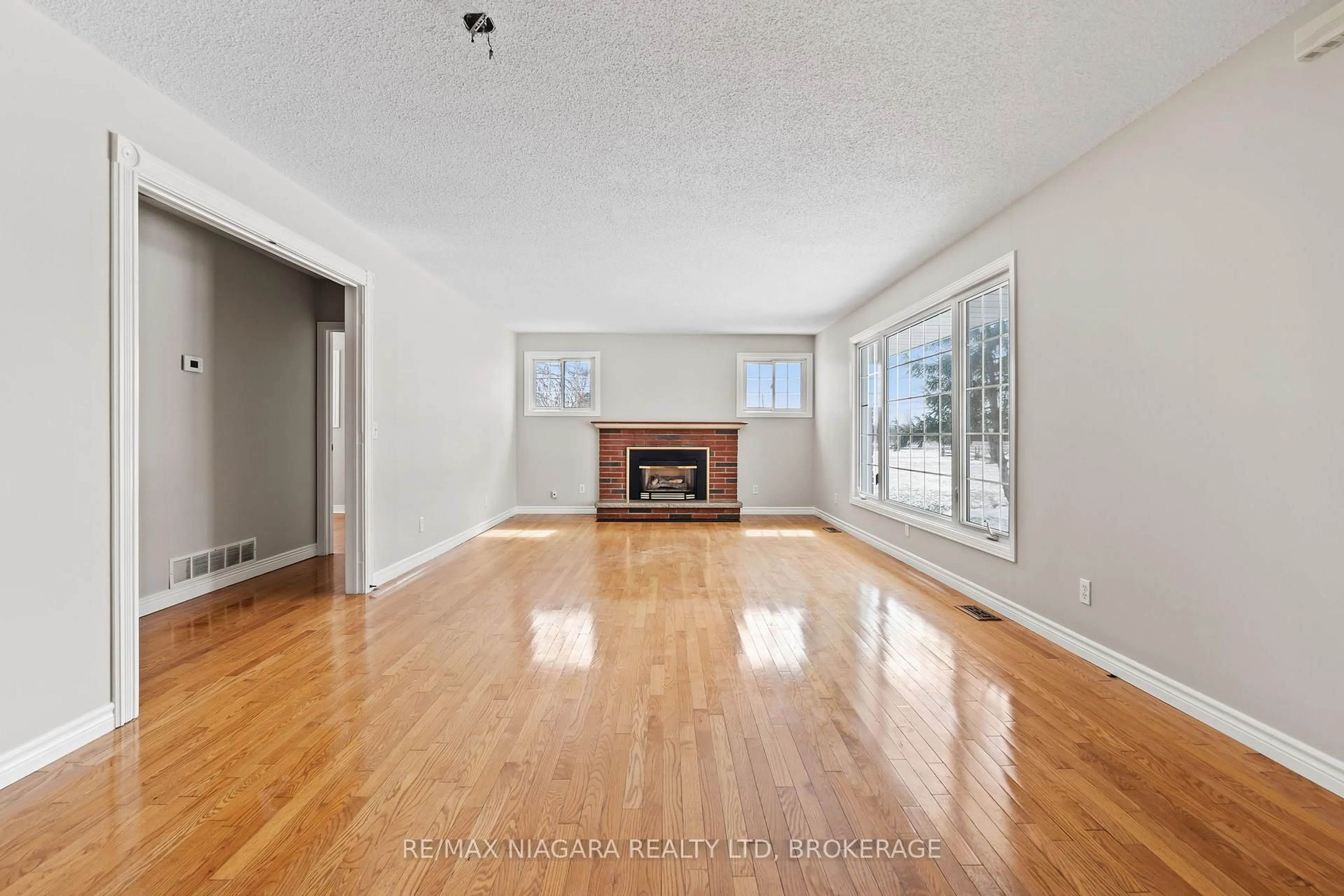 A pic of a room for 1956 STEVENSVILLE Rd, Fort Erie Ontario L0S 1S0