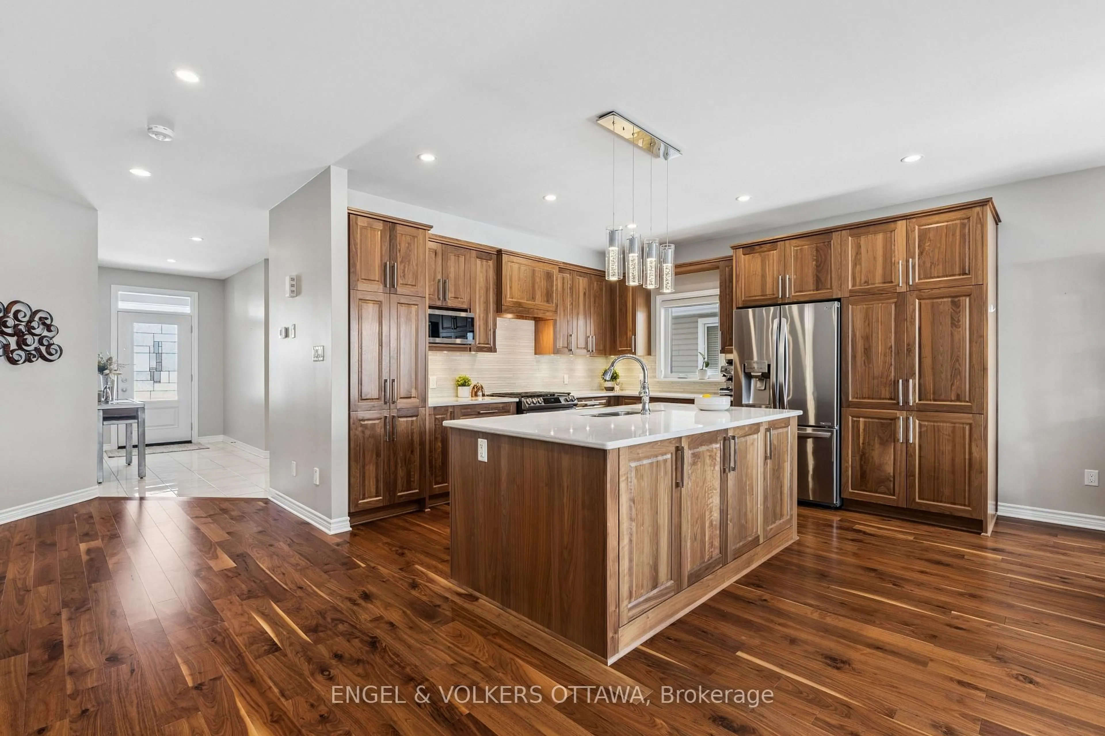 Open concept kitchen, wood/laminate floor for 865 Tewin Circ, Ottawa Ontario K4A 1K1