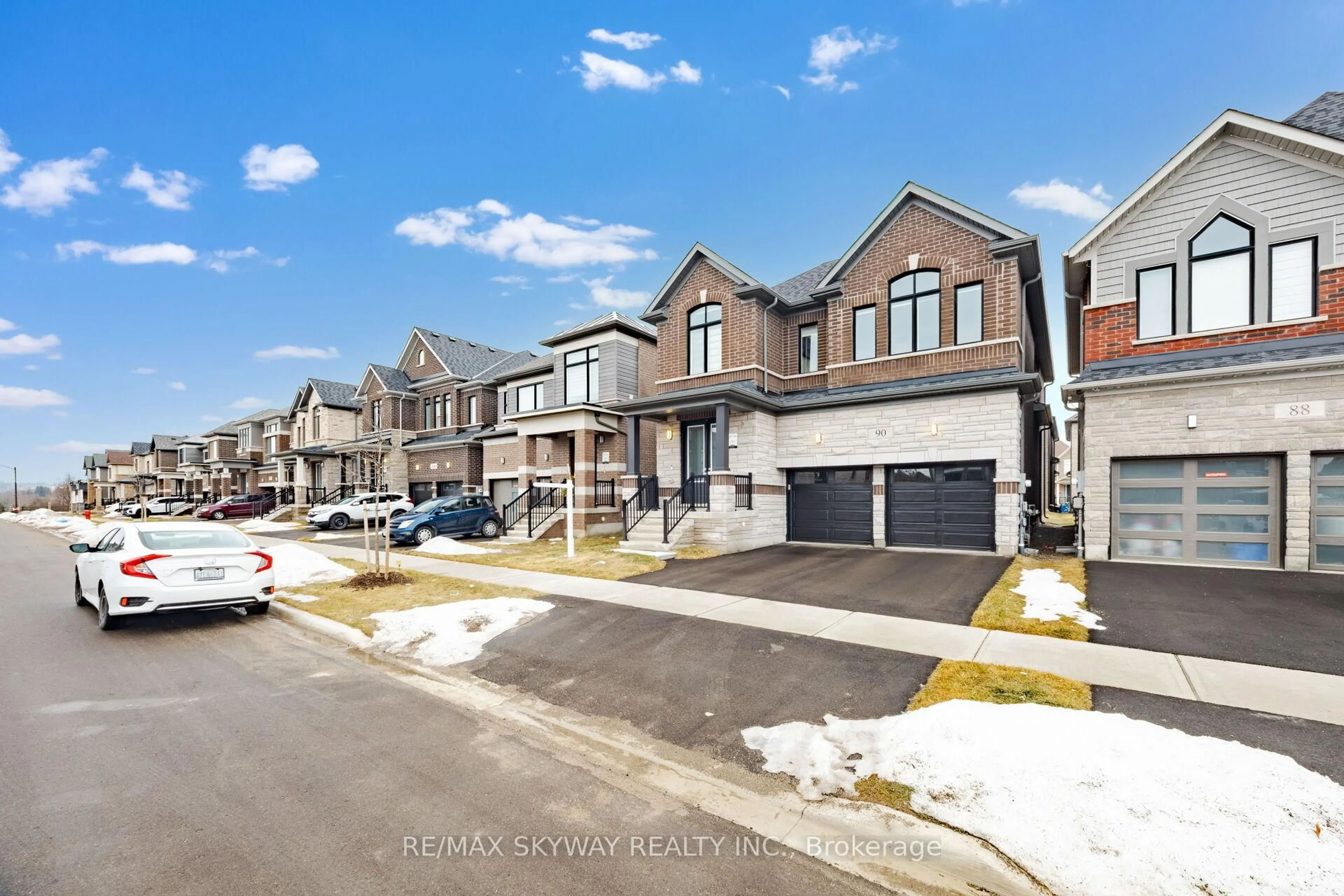 A pic from outside/outdoor area/front of a property/back of a property/a pic from drone, street for 90 Player Dr, Erin Ontario N0B 1T0