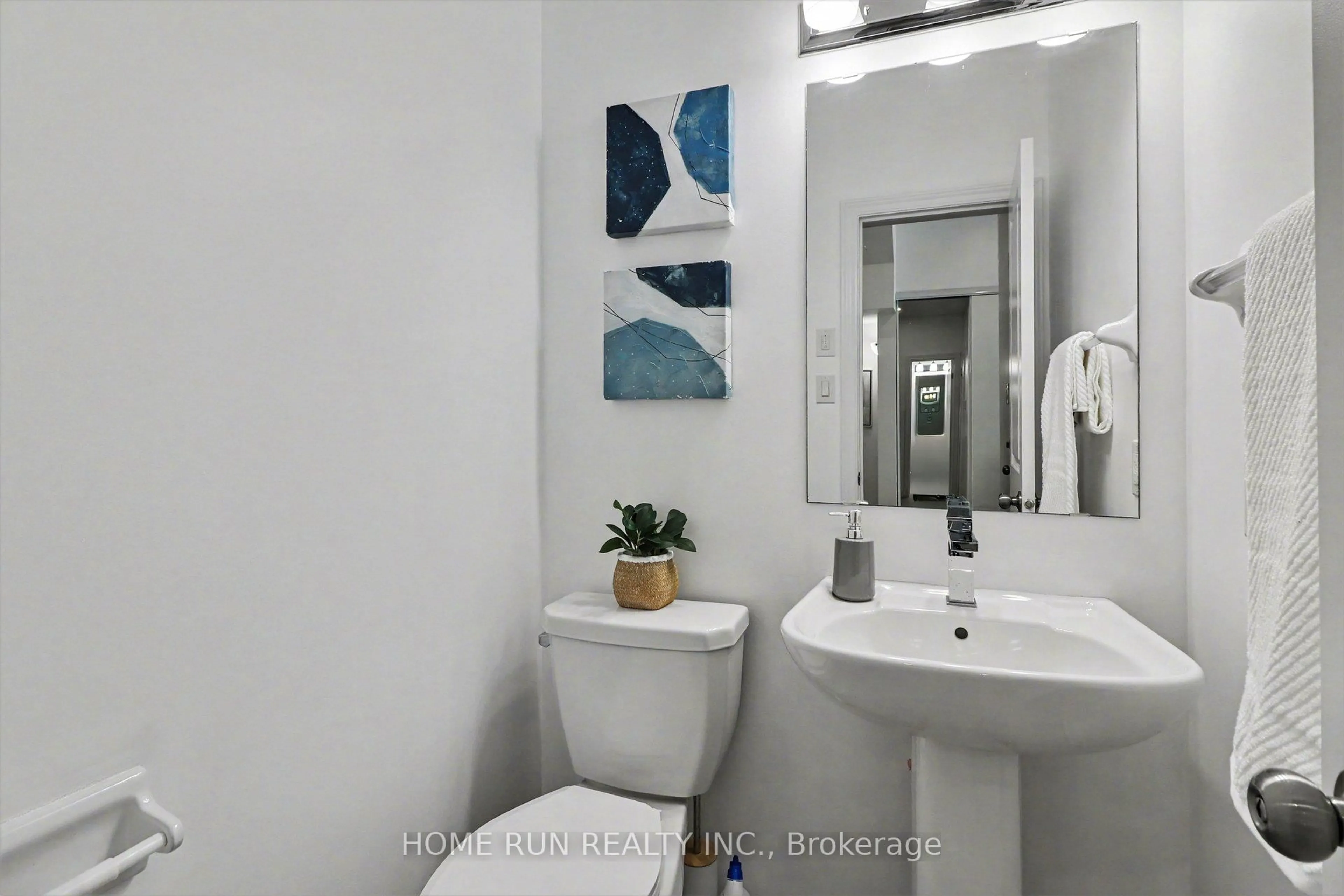 Standard bathroom, ceramic/tile floor for 229 Dolce Cres, Ottawa Ontario K1X 0B2