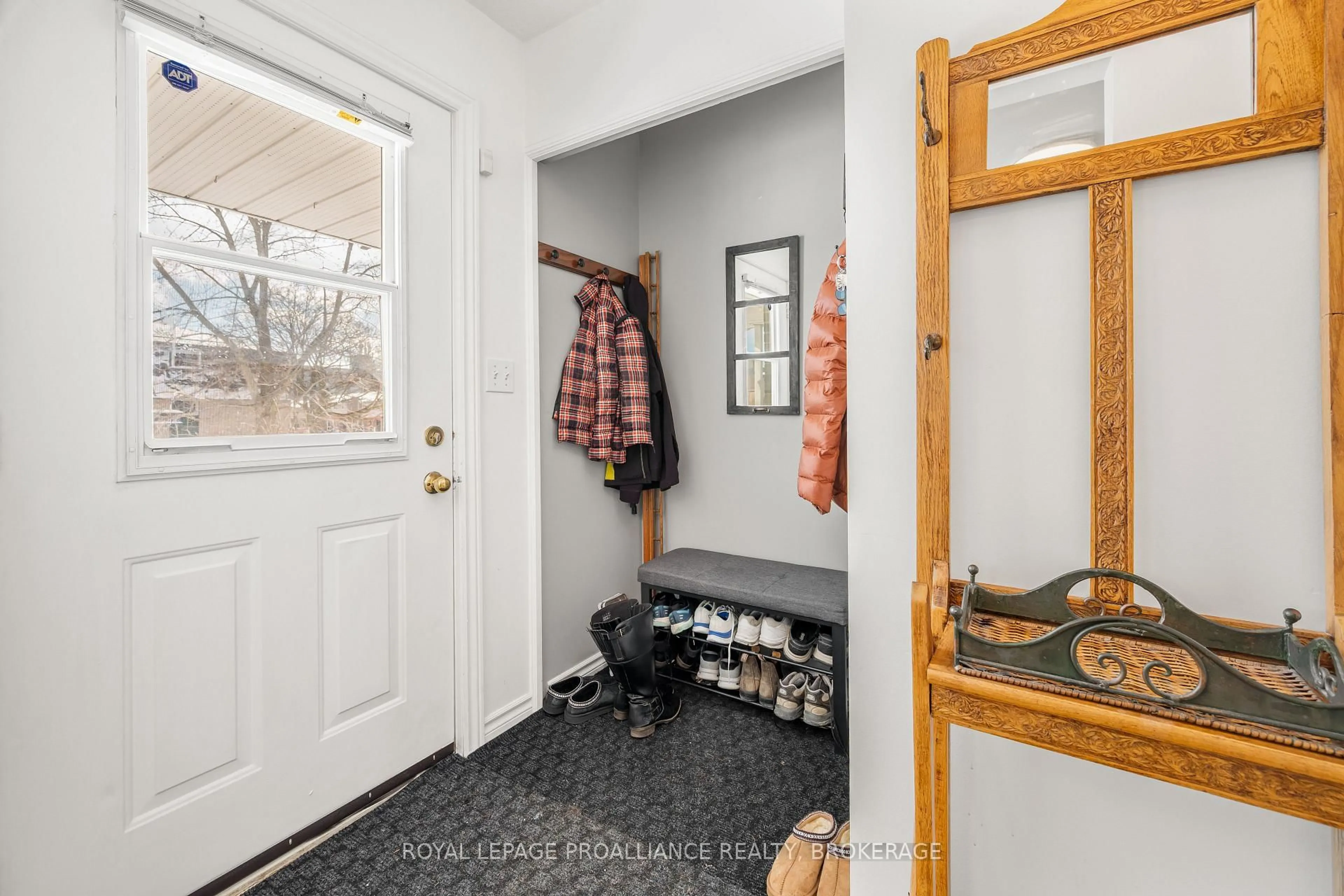Indoor entryway for 303 Conacher Dr, Kingston Ontario K7K 7J6