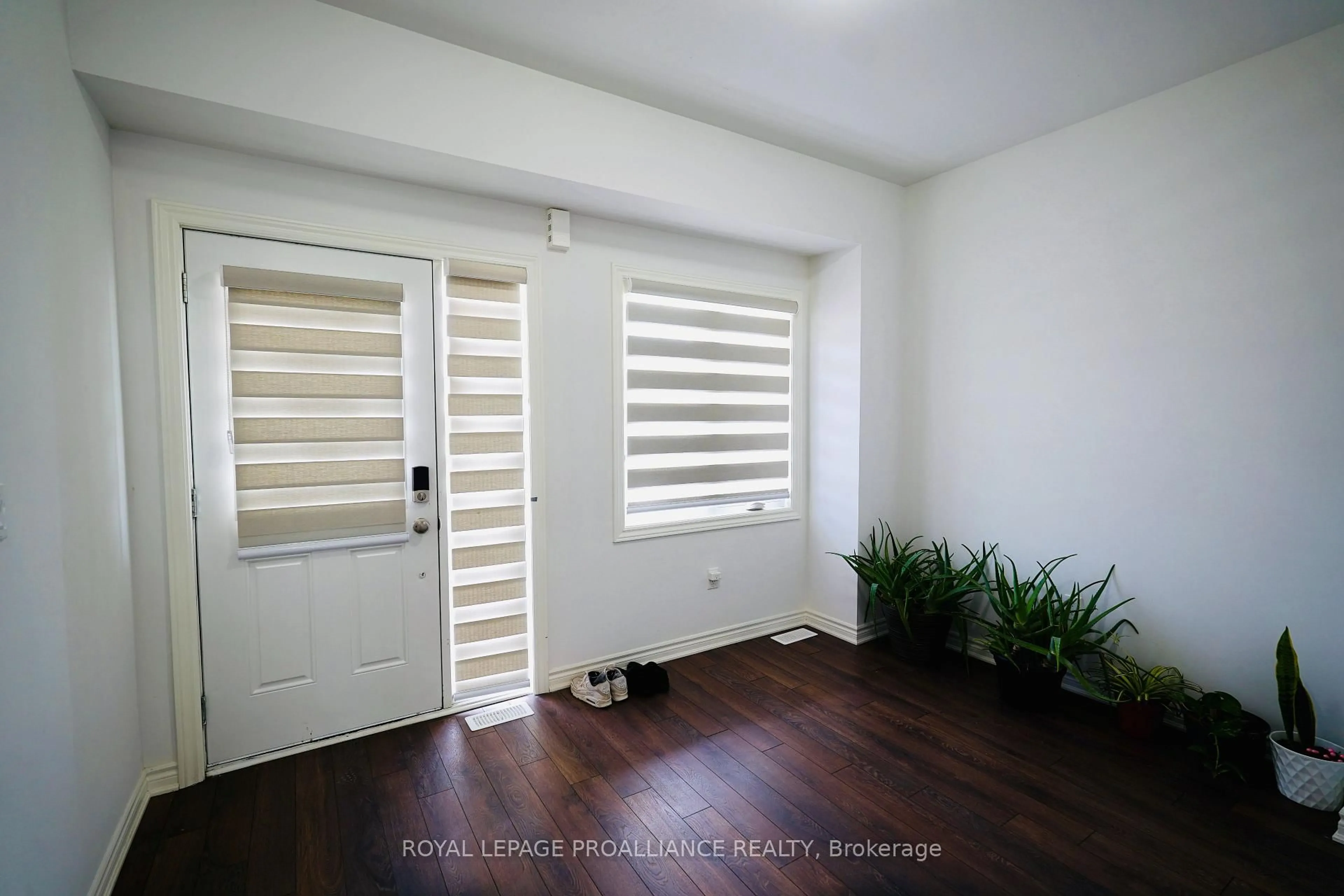 Indoor entryway for 17 Bradden Cres, Belleville Ontario K8N 0T8