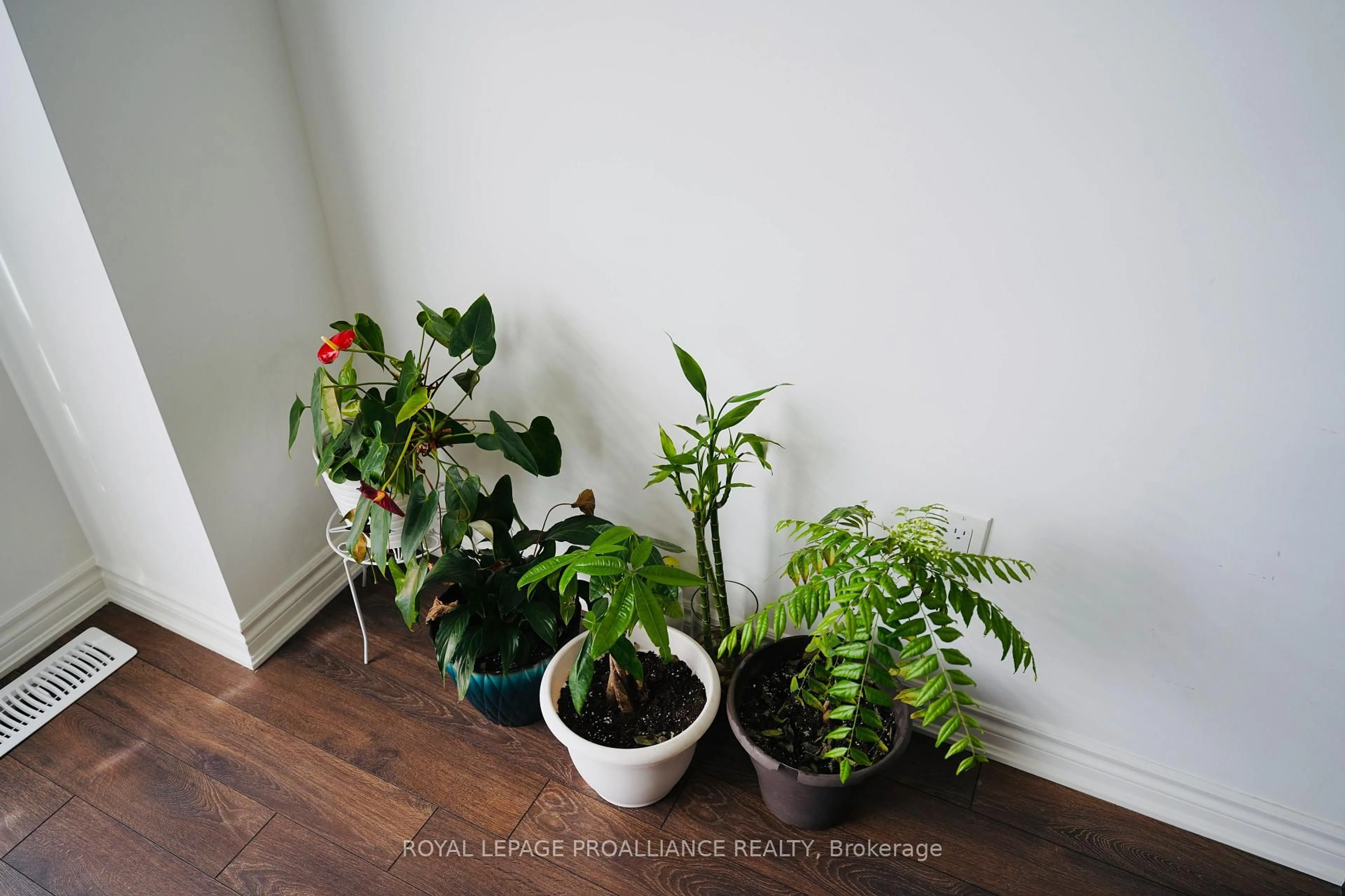 Indoor entryway for 17 Bradden Cres, Belleville Ontario K8N 0T8