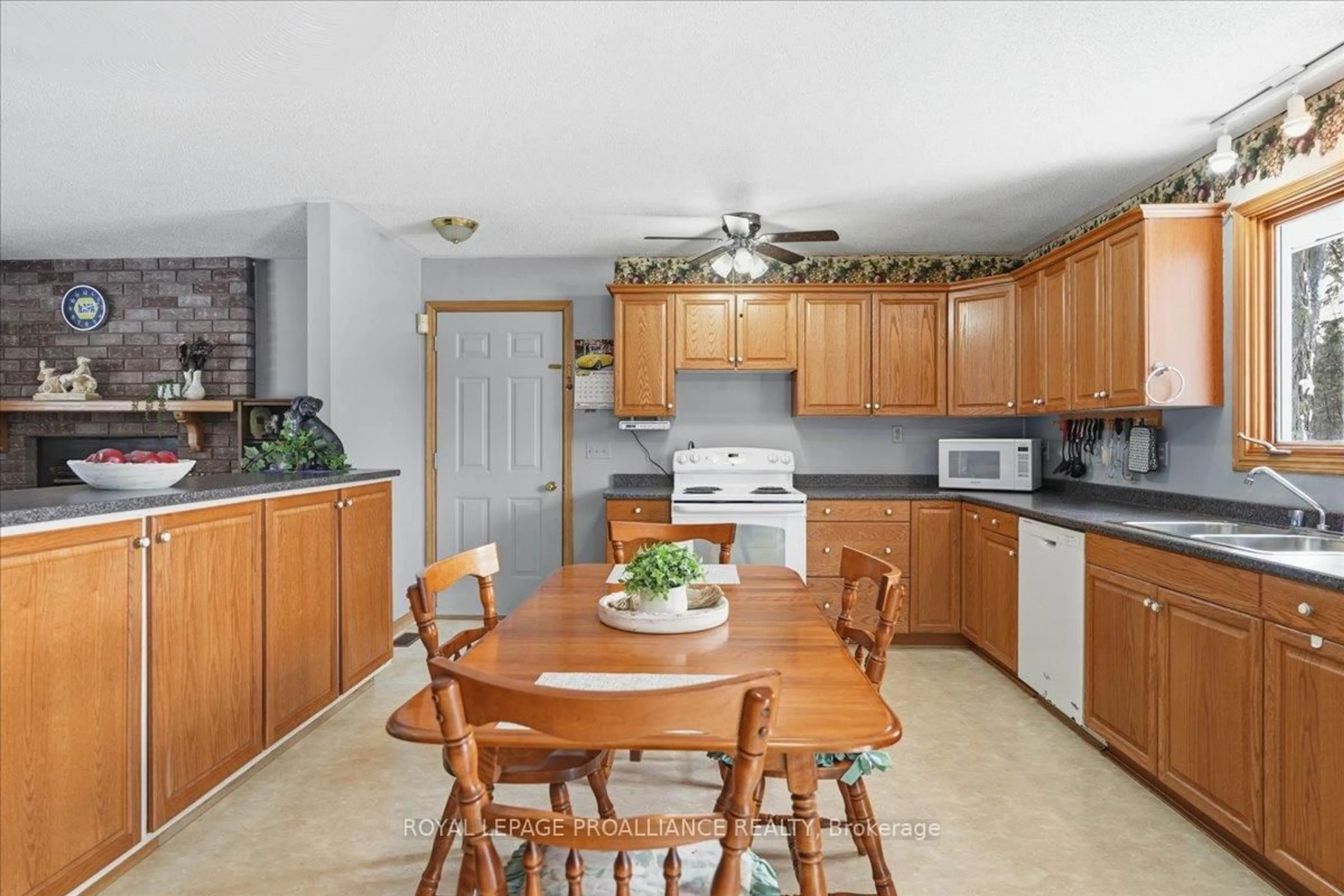 Open concept kitchen, ceramic/tile floor for 1004 Bateman Rd, Stirling-Rawdon Ontario K0K 3C0