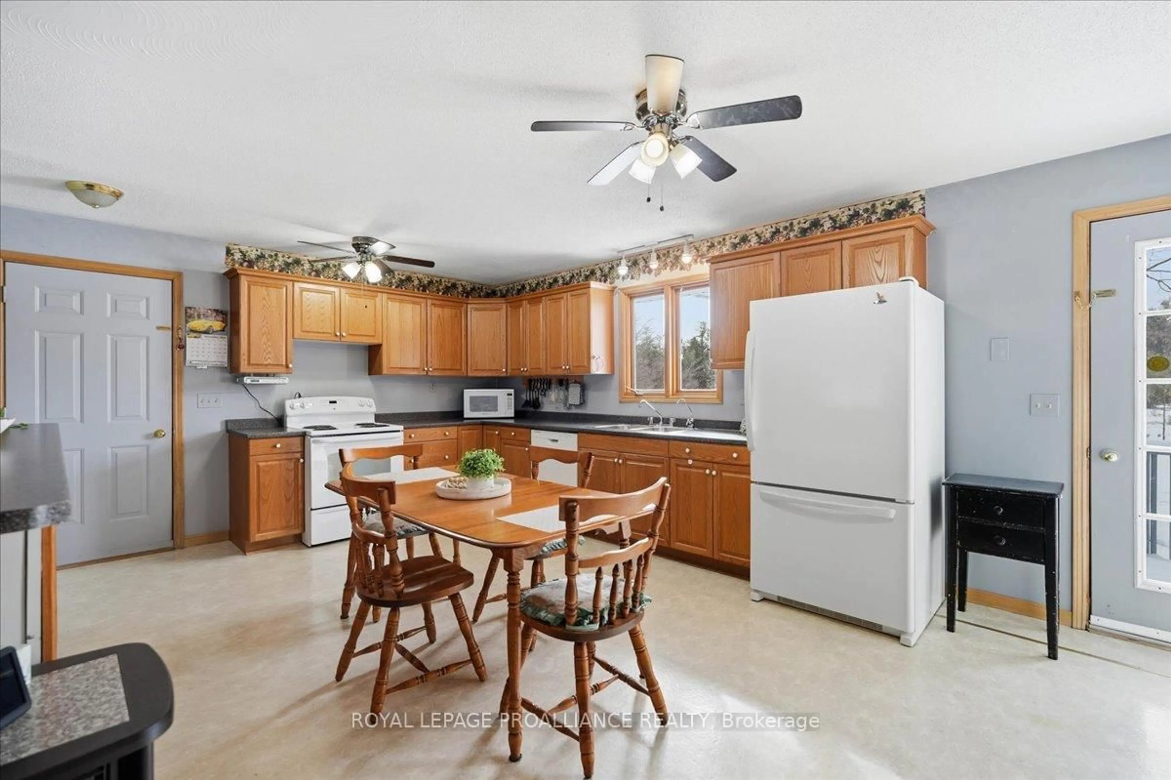 Open concept kitchen, ceramic/tile floor for 1004 Bateman Rd, Stirling-Rawdon Ontario K0K 3C0