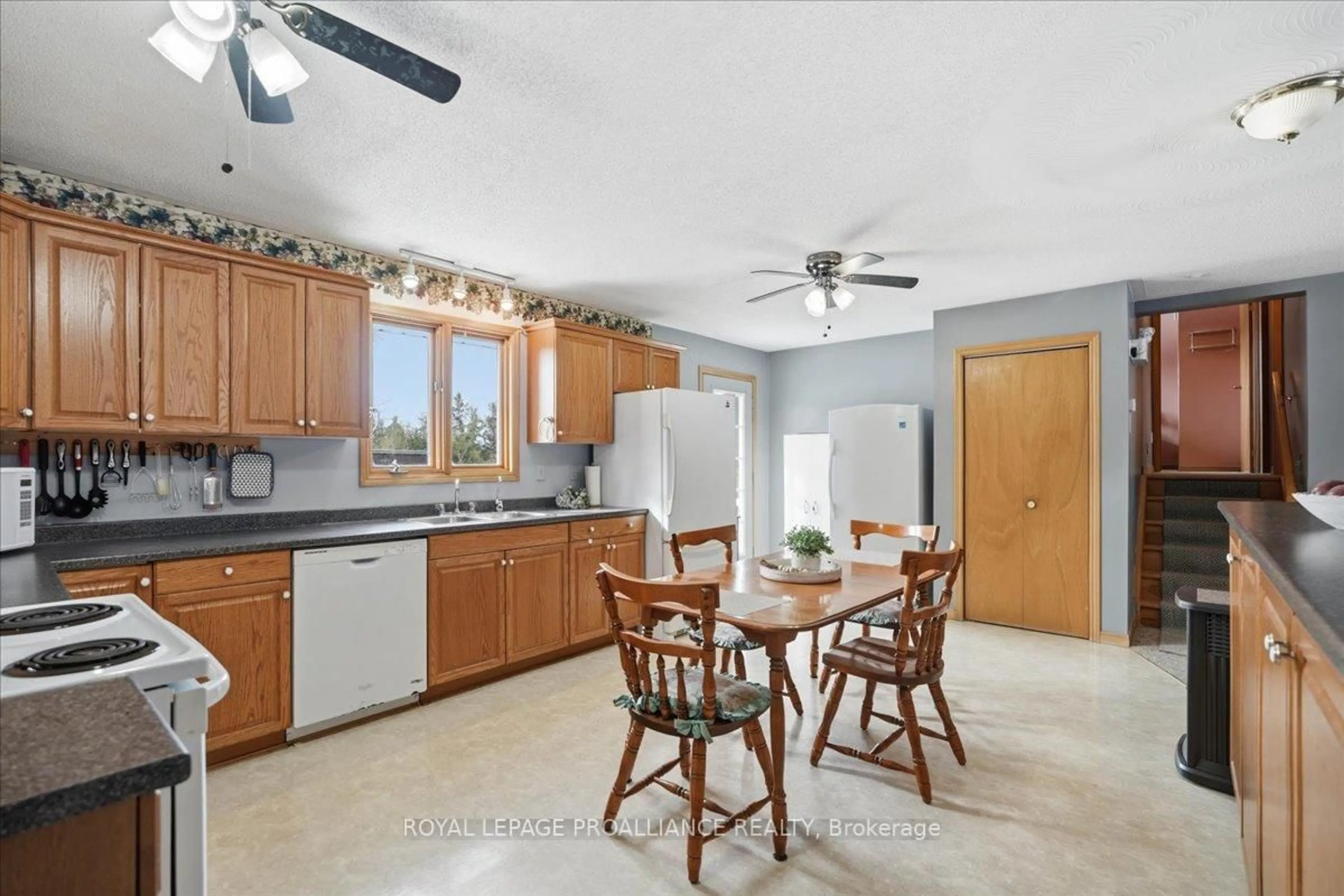 Open concept kitchen, ceramic/tile floor for 1004 Bateman Rd, Stirling-Rawdon Ontario K0K 3C0