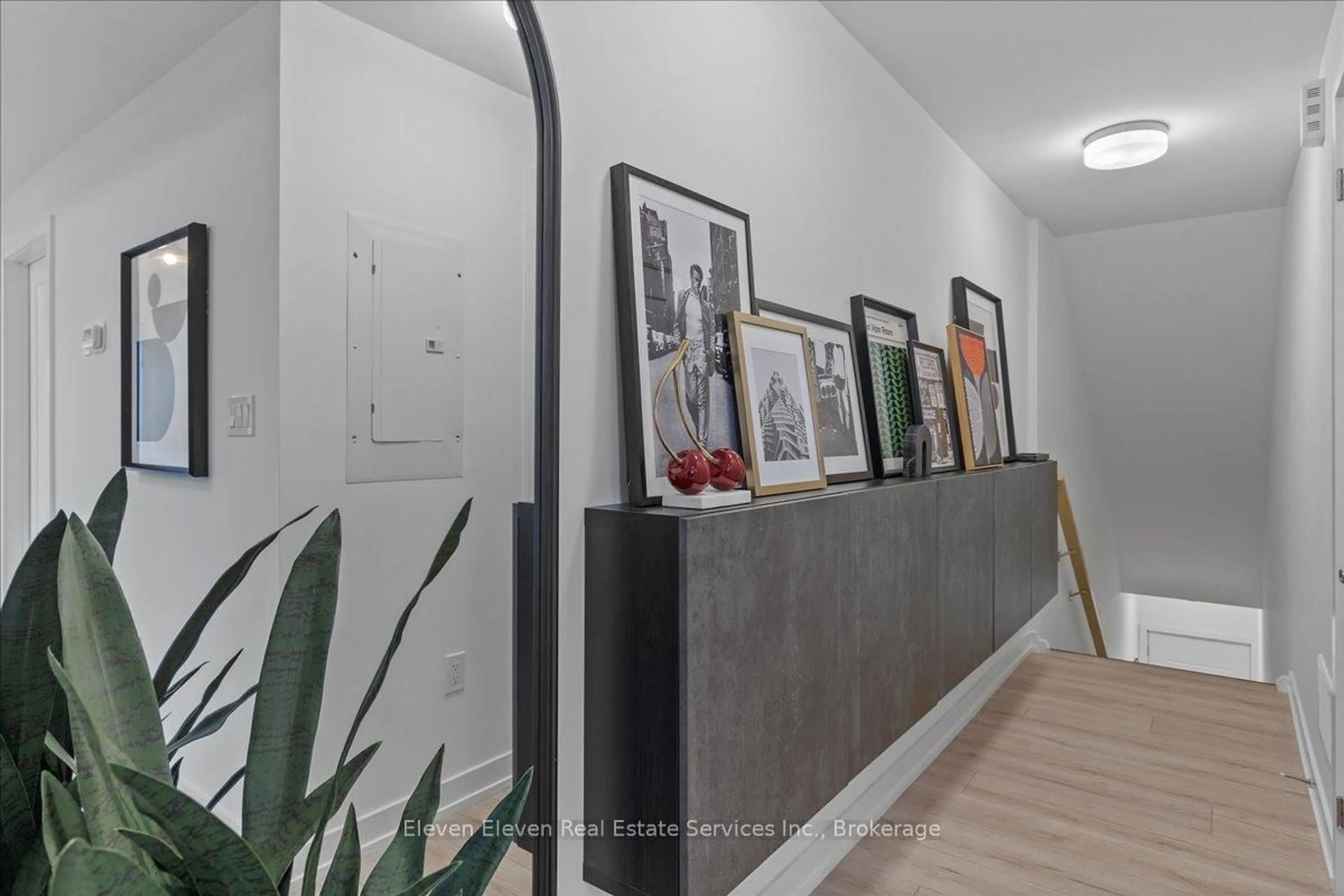 Indoor entryway for 940 St. David St #88, Centre Wellington Ontario N1M 0L7