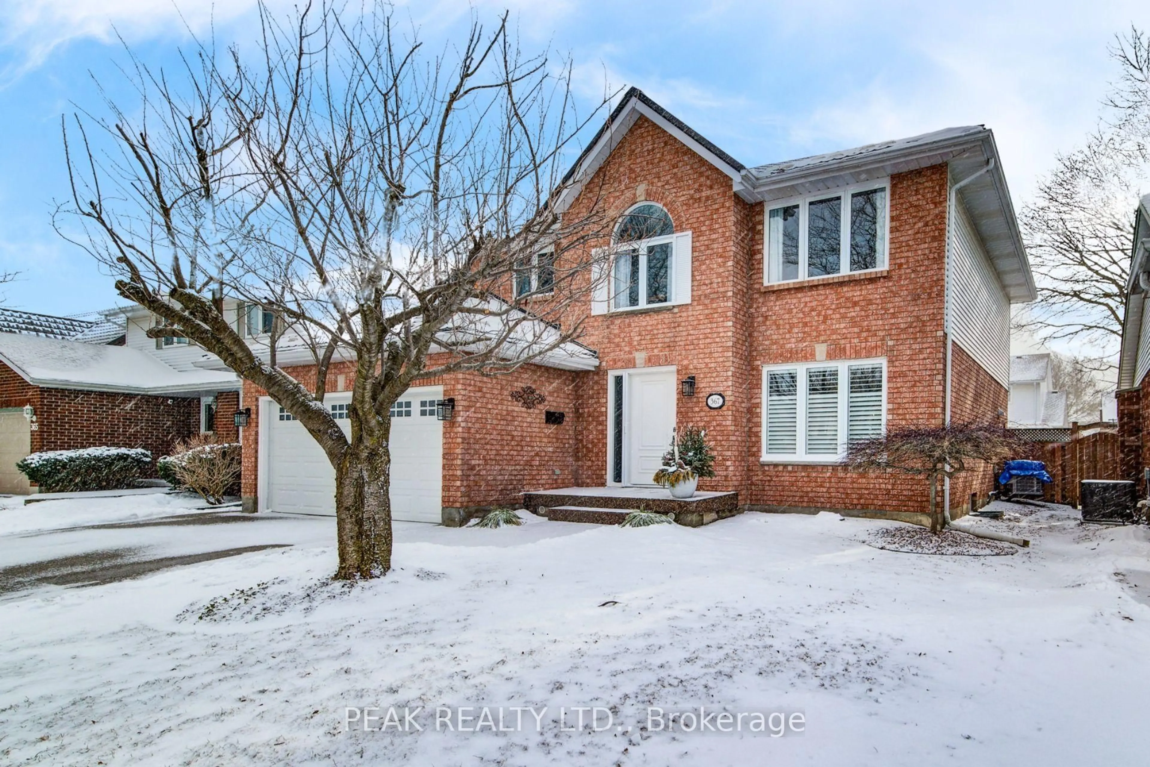 A pic from outside/outdoor area/front of a property/back of a property/a pic from drone, street for 367 Meadowvale Pl, Waterloo Ontario N2K 3P8