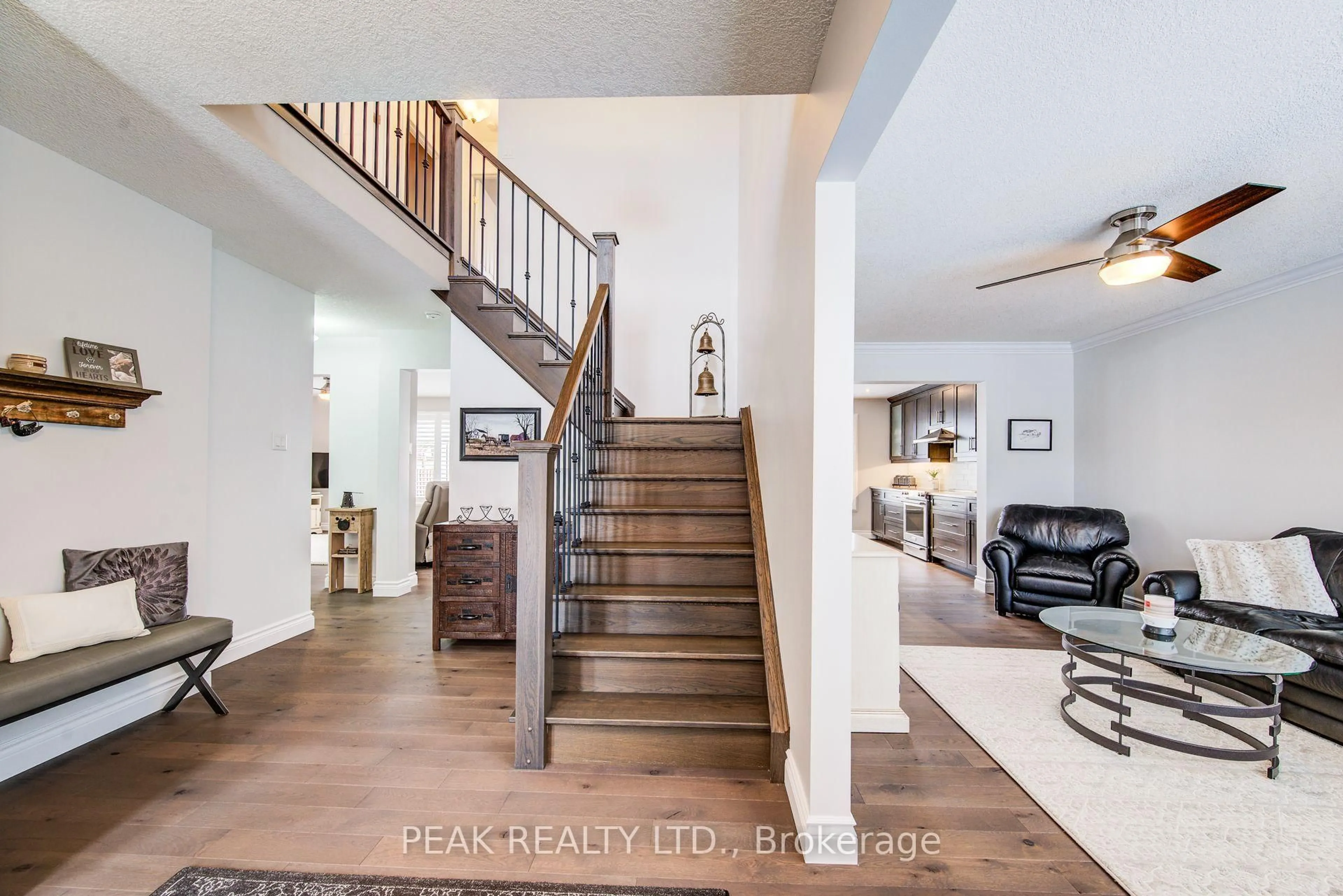 Indoor entryway for 367 Meadowvale Pl, Waterloo Ontario N2K 3P8