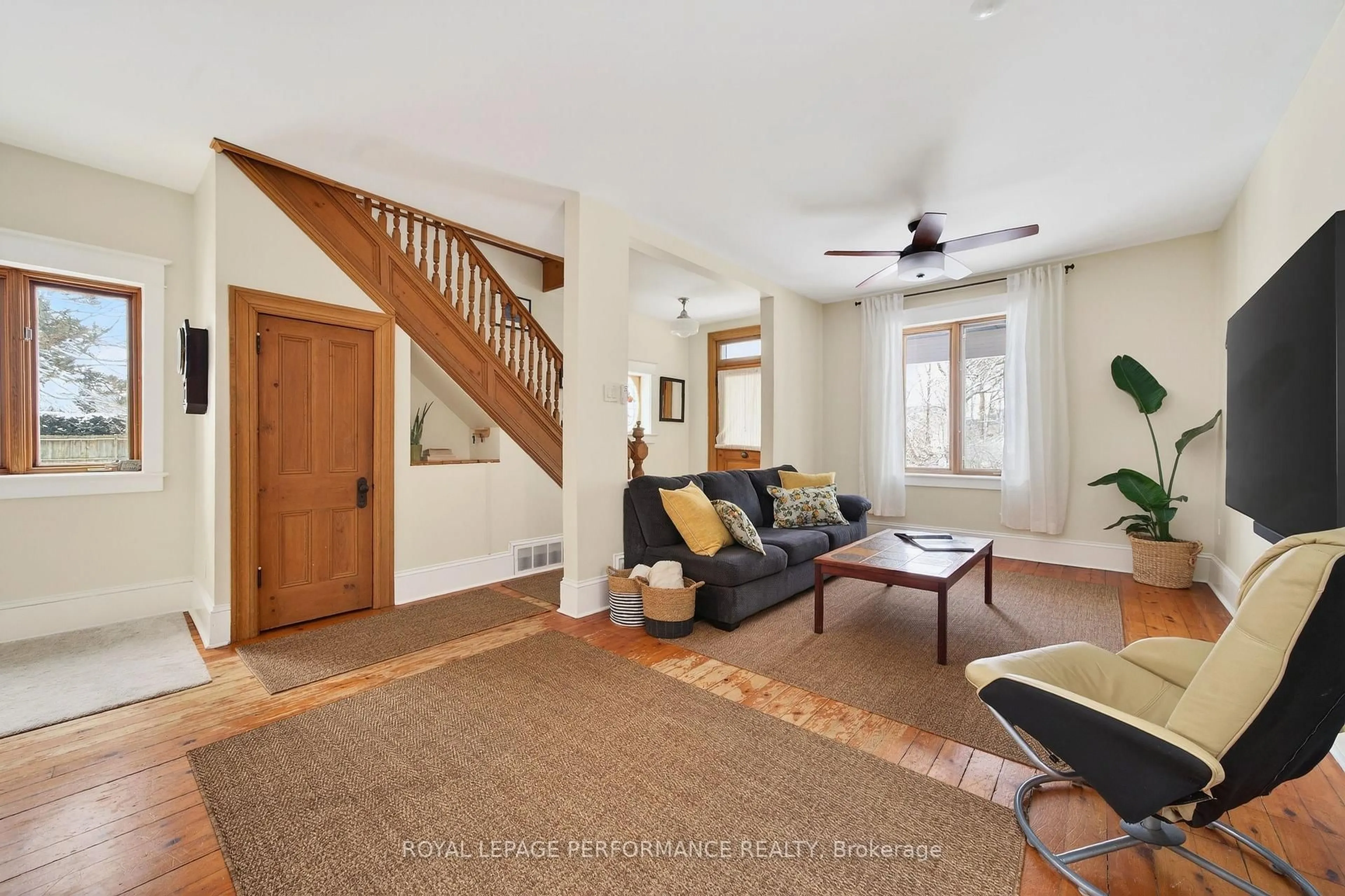 Living room with furniture, unknown for 4 O'Donnell Crt, Ottawa Ontario K2E 1B4