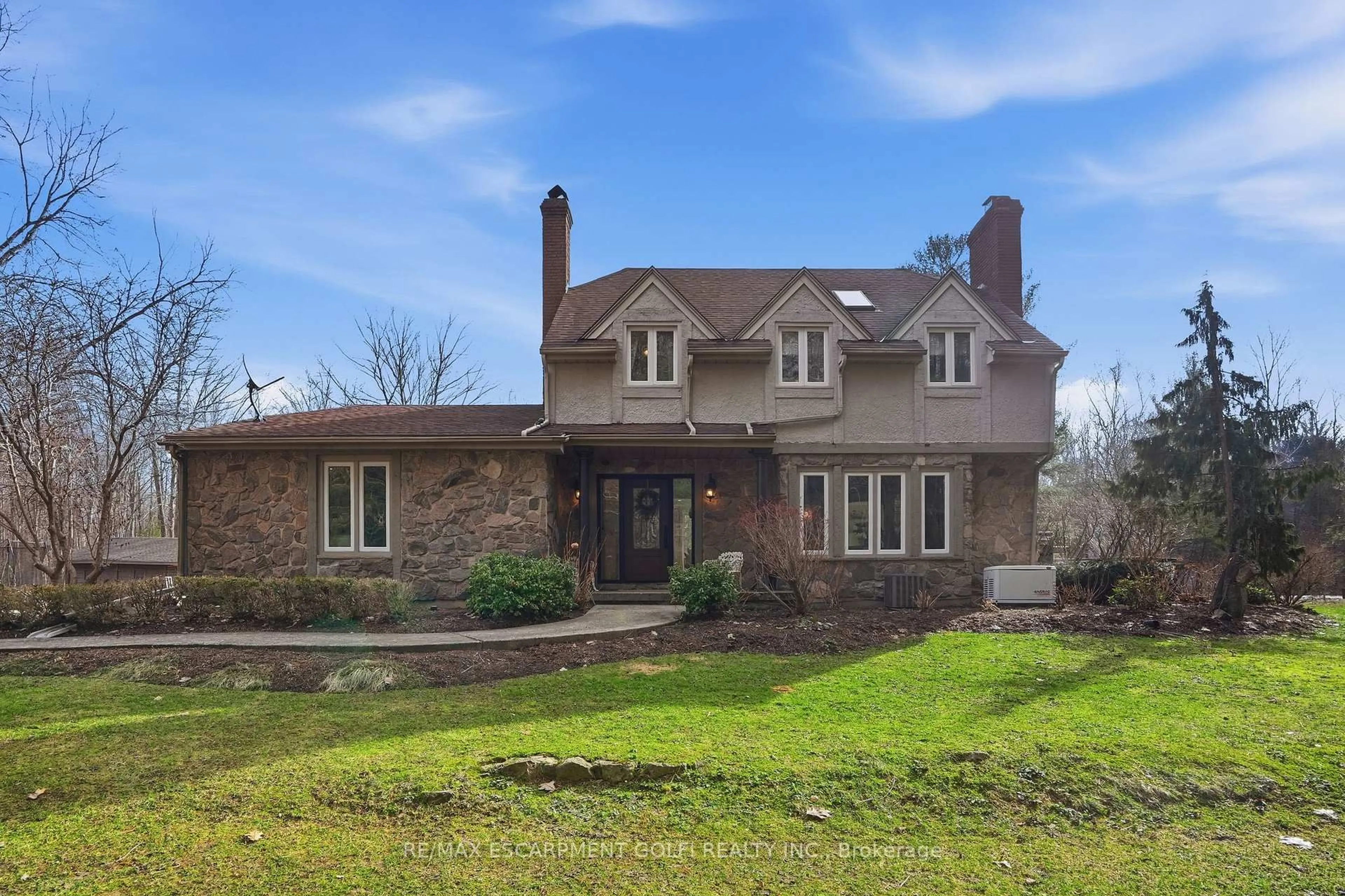 Home with brick exterior material, street for 625 Balfour St, Pelham Ontario L0S 1C0