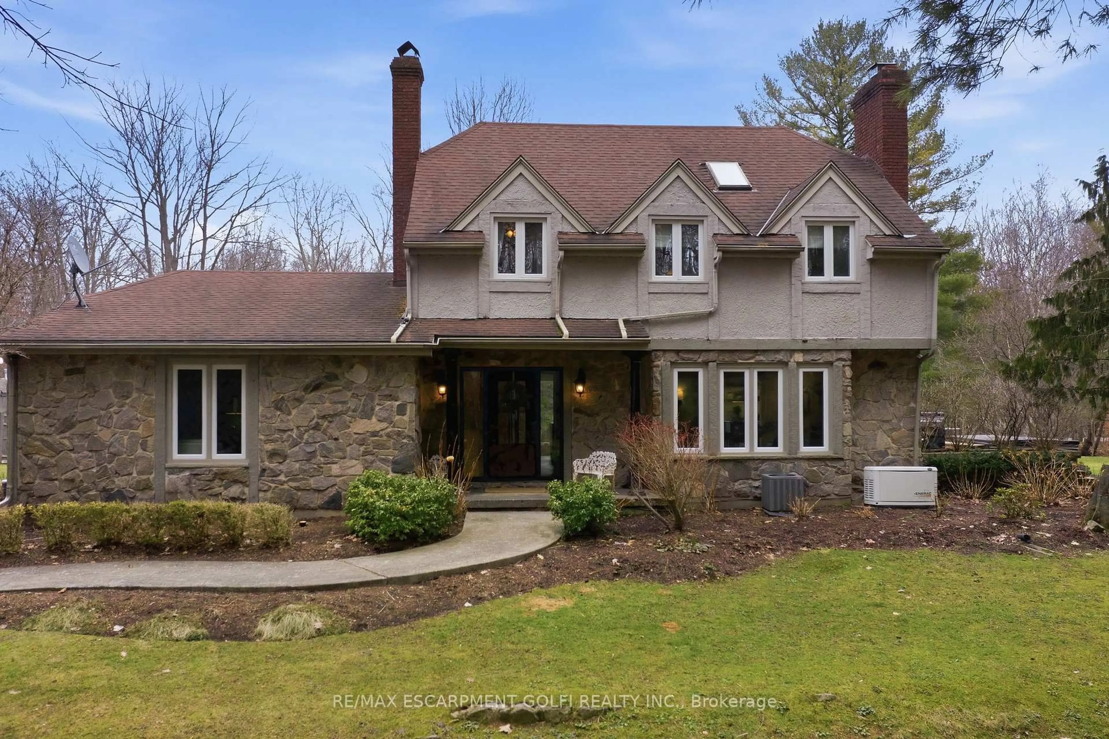 Home with brick exterior material, street for 625 Balfour St, Pelham Ontario L0S 1C0