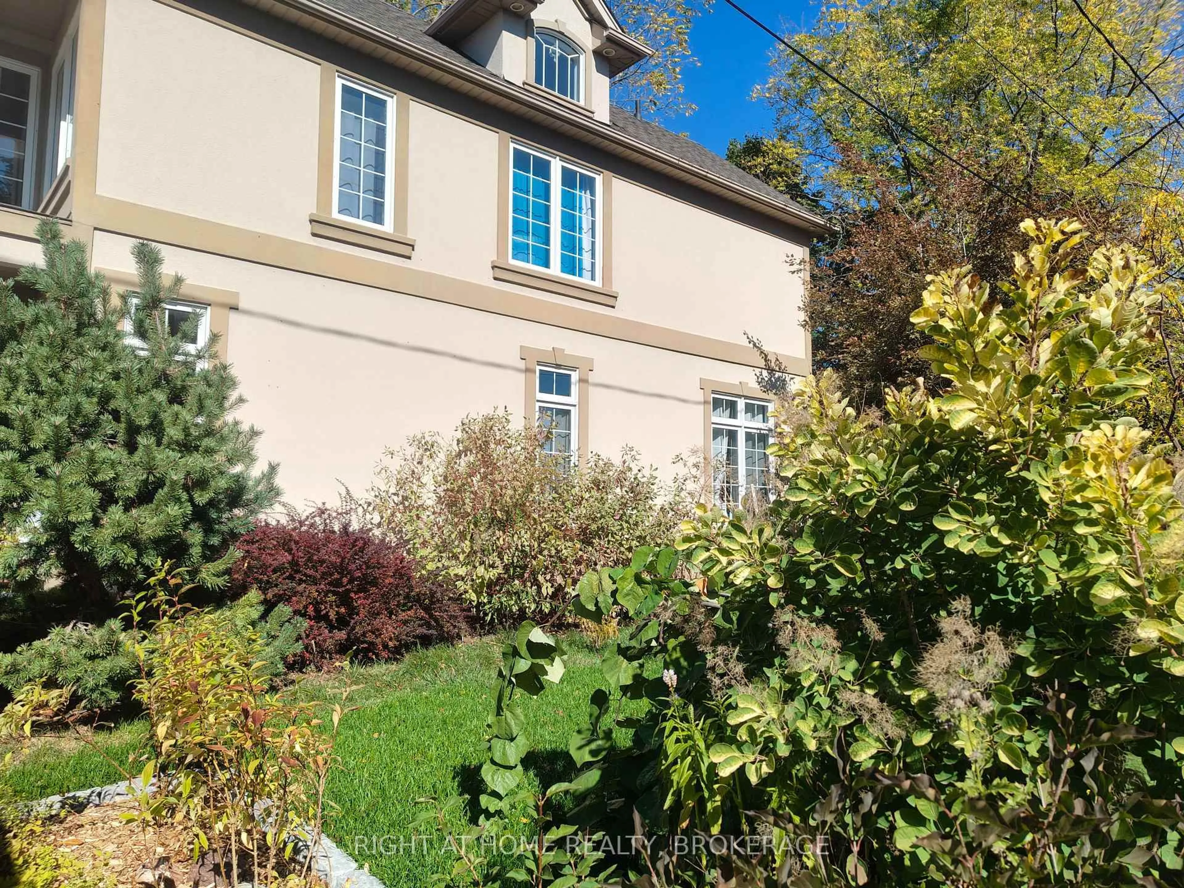 Unknown for 22 Ursula Ave, St. Catharines Ontario L2T 1T1