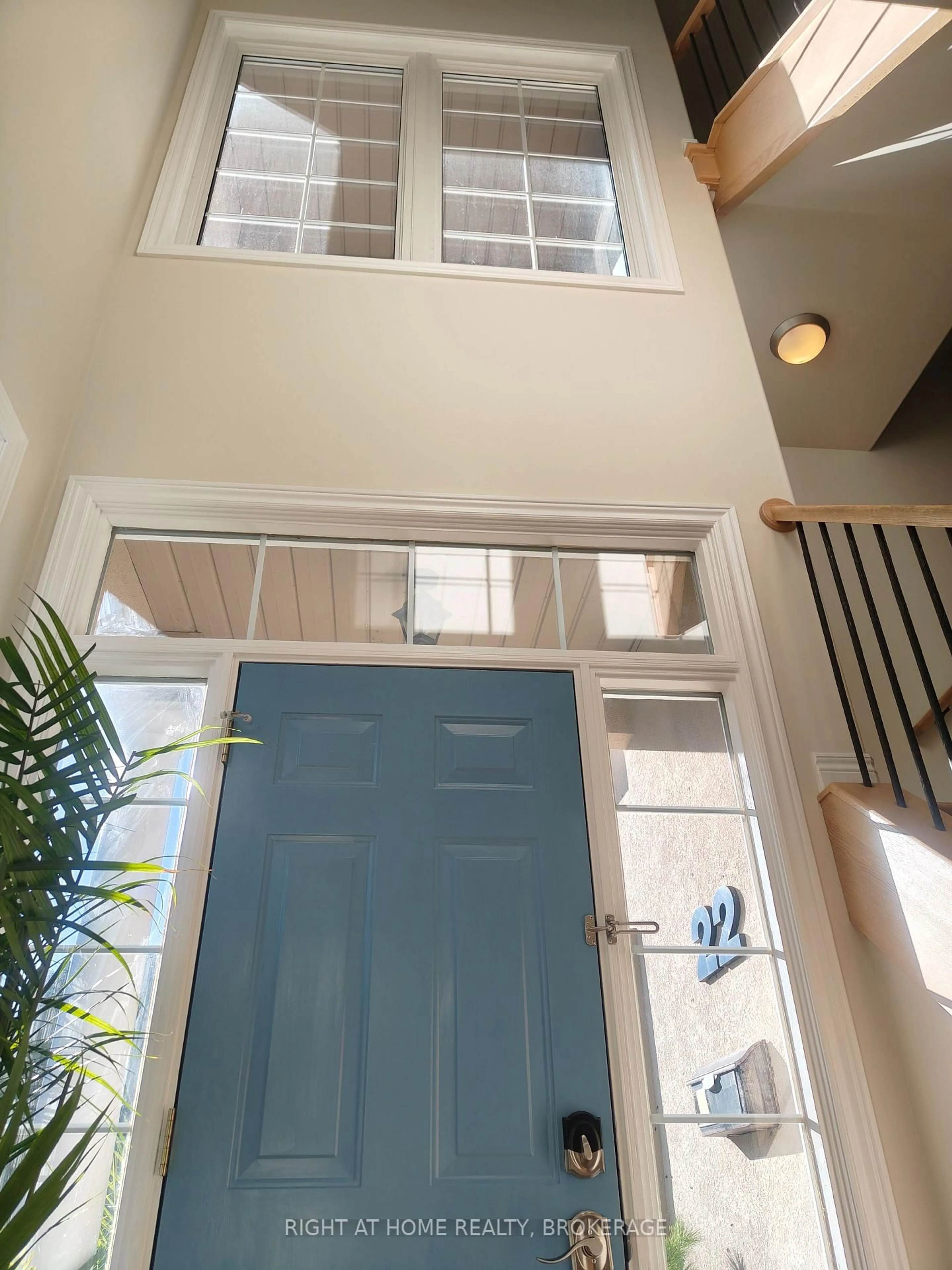 Indoor entryway for 22 Ursula Ave, St. Catharines Ontario L2T 1T1