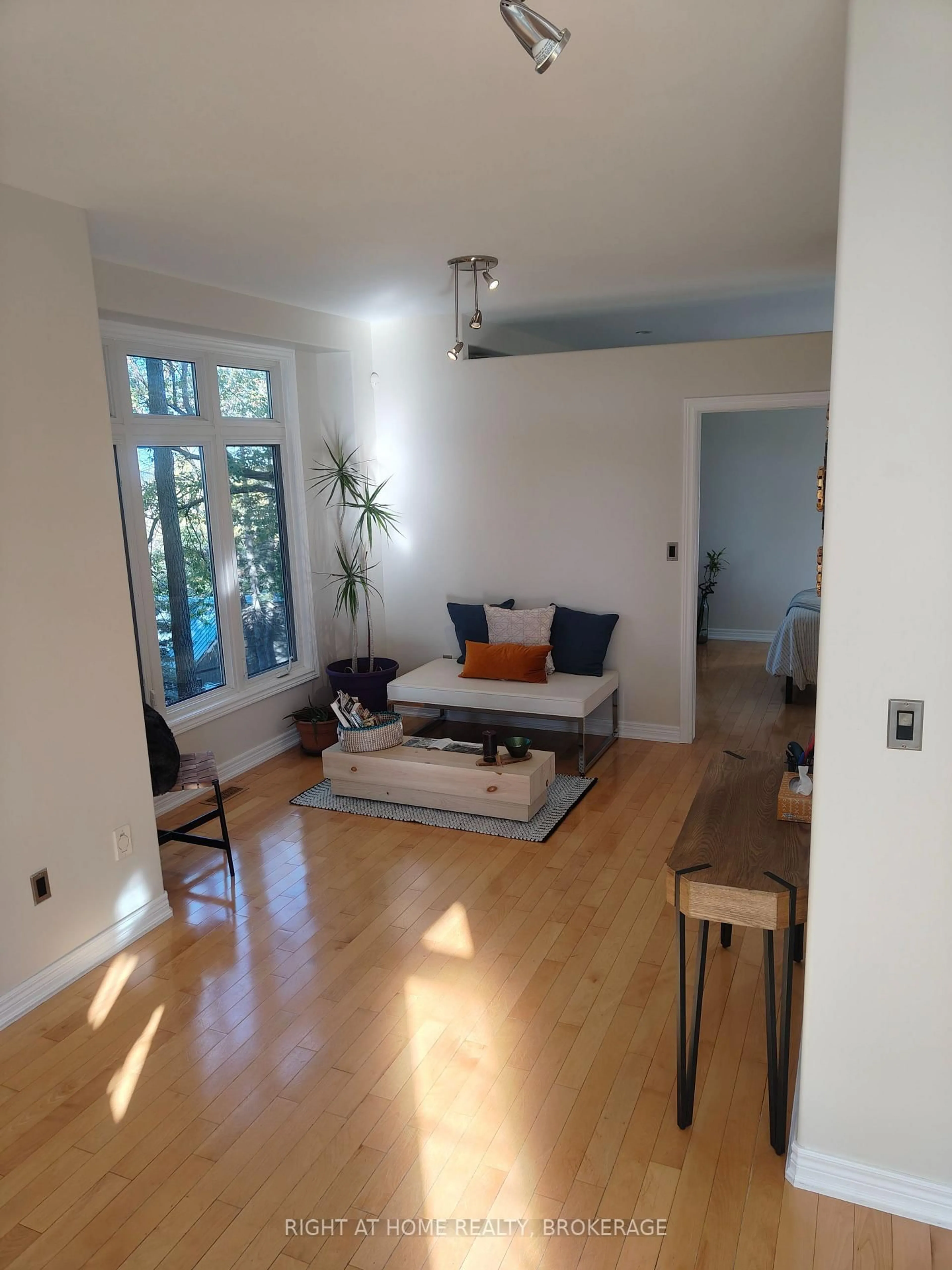 Living room with furniture, unknown for 22 Ursula Ave, St. Catharines Ontario L2T 1T1