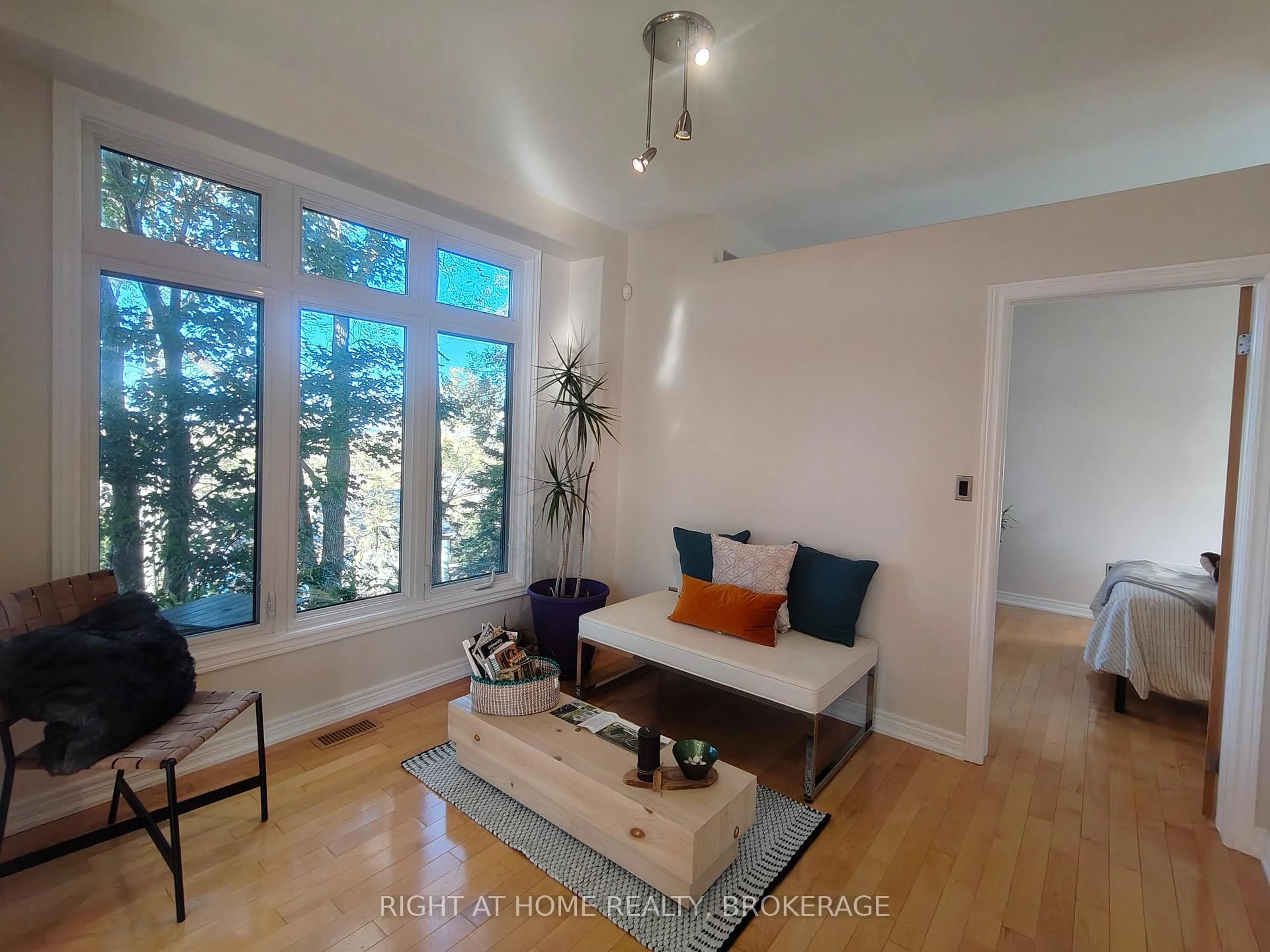 Living room with furniture, wood/laminate floor for 22 Ursula Ave, St. Catharines Ontario L2T 1T1