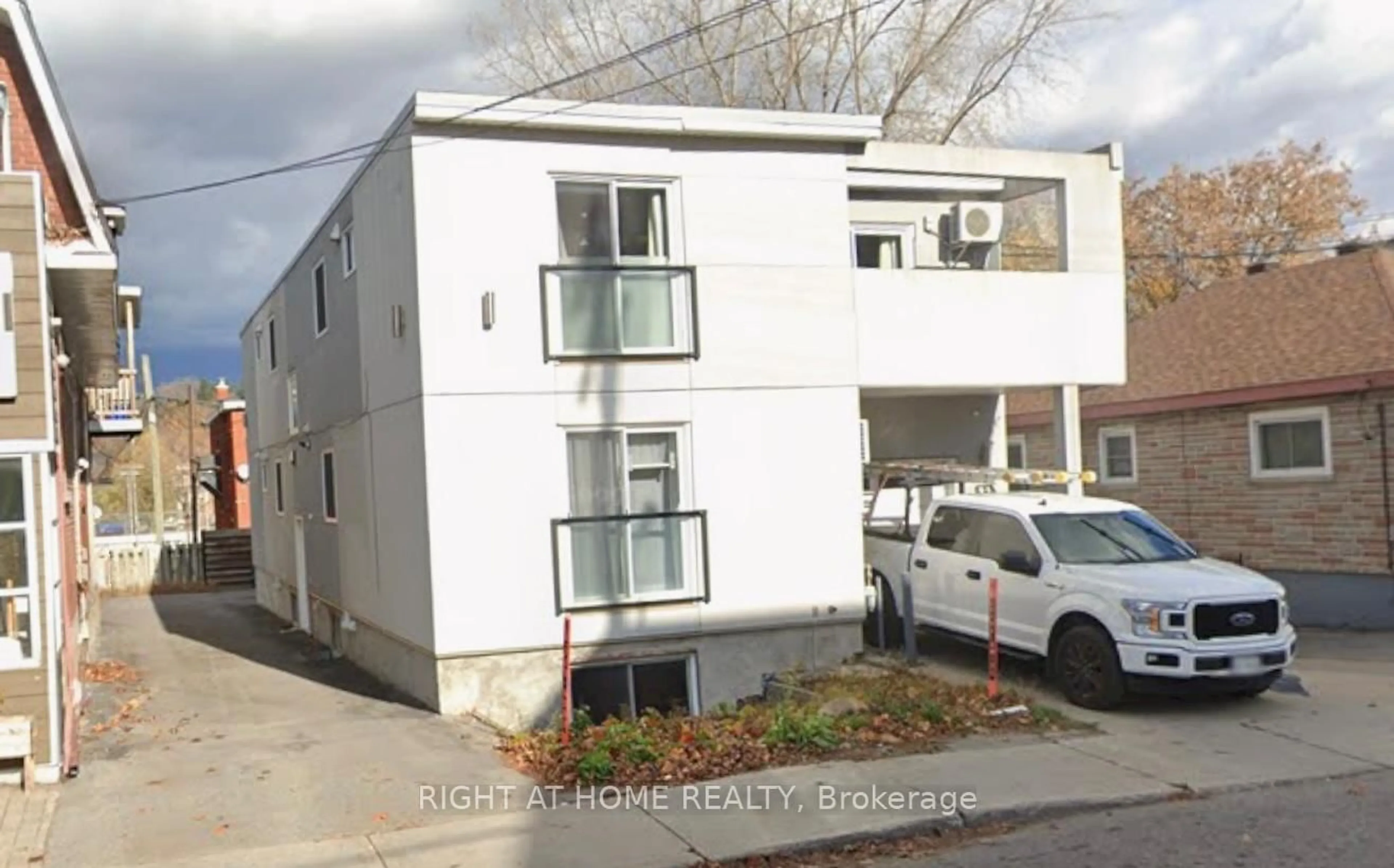 Unknown for 33 Marier Ave, Ottawa Ontario K1L 5S6