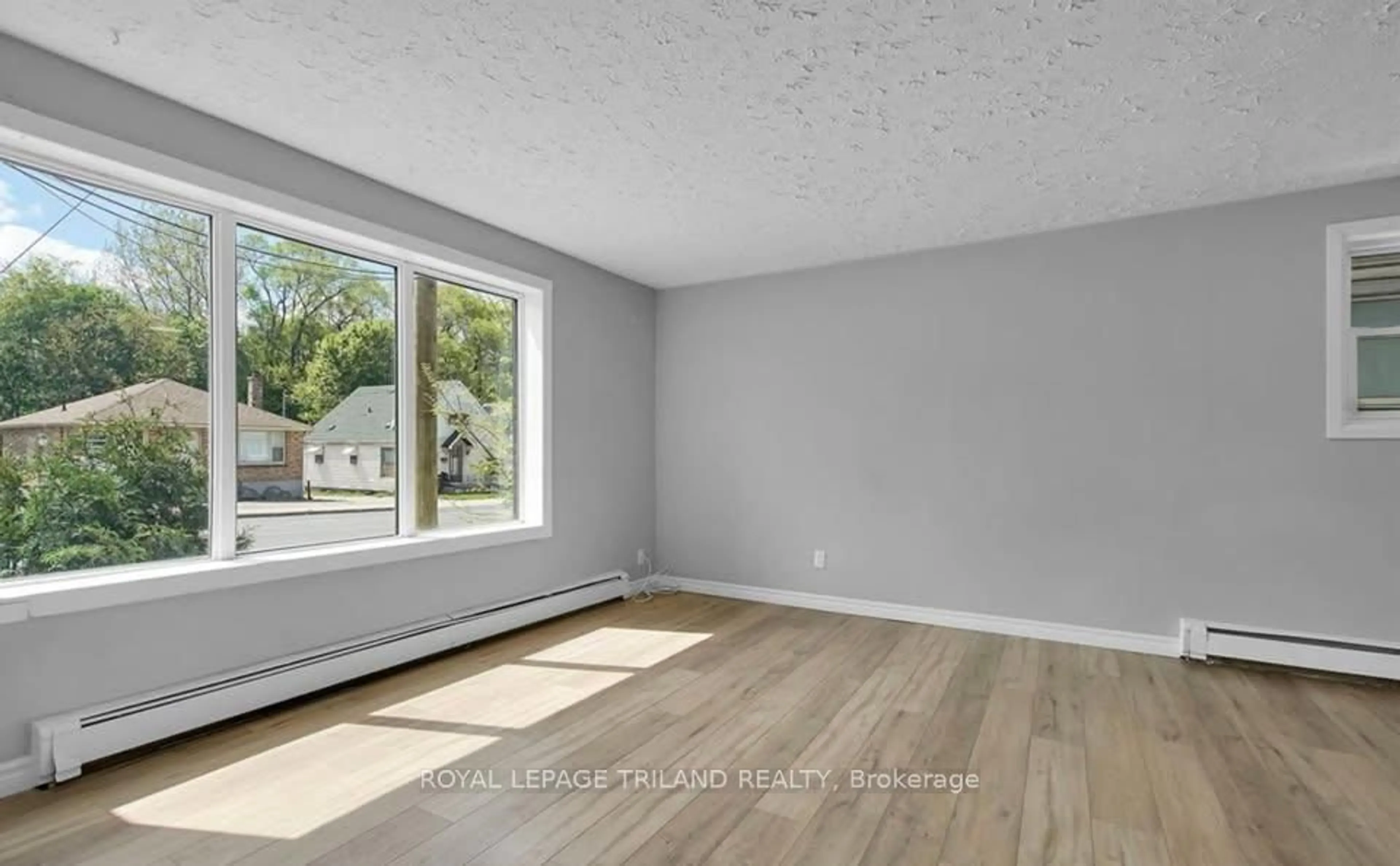 A pic of a room for 18.5 Adelaide St, London South Ontario N5Z 3J8