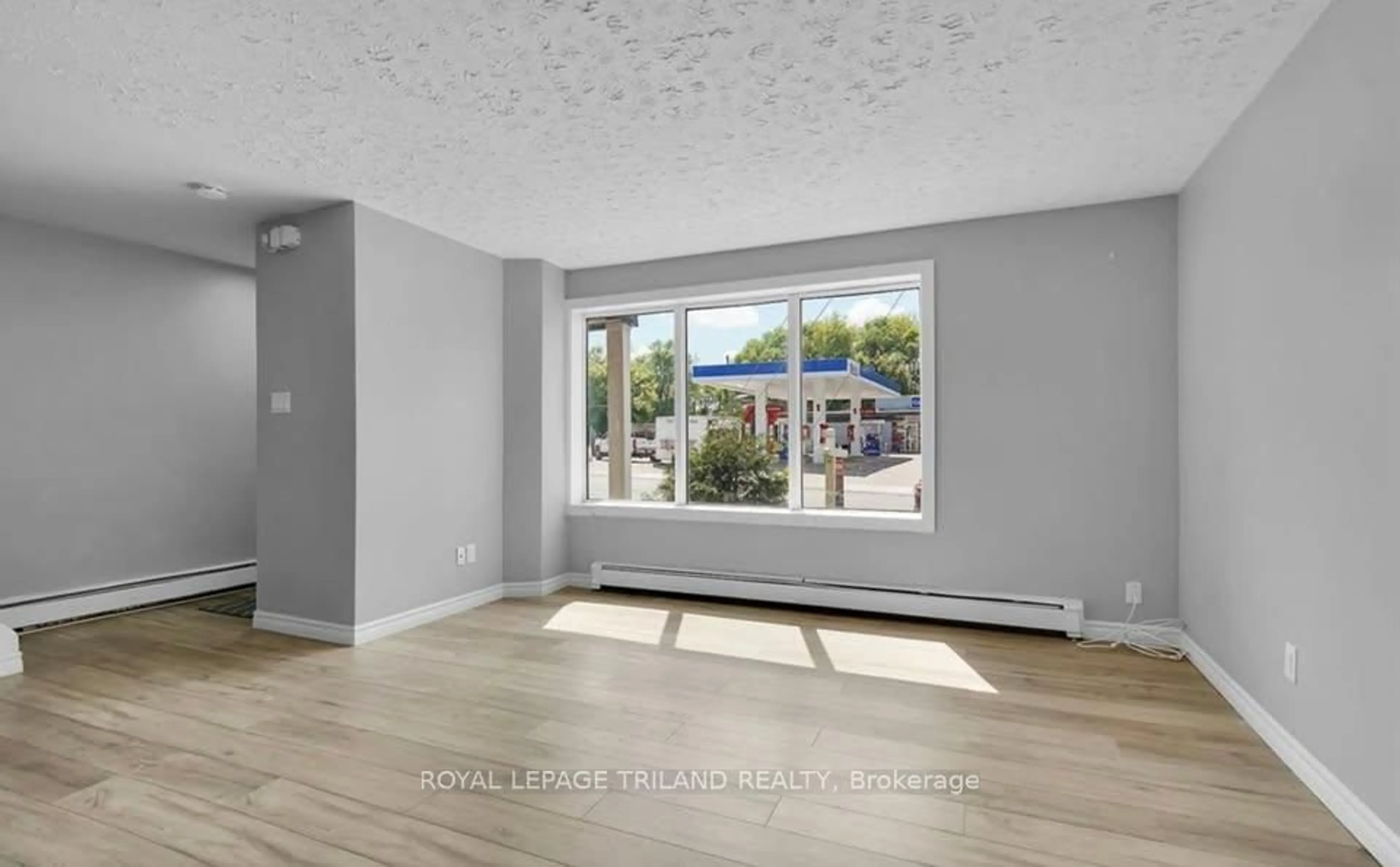 A pic of a room for 18.5 Adelaide St, London South Ontario N5Z 3J8