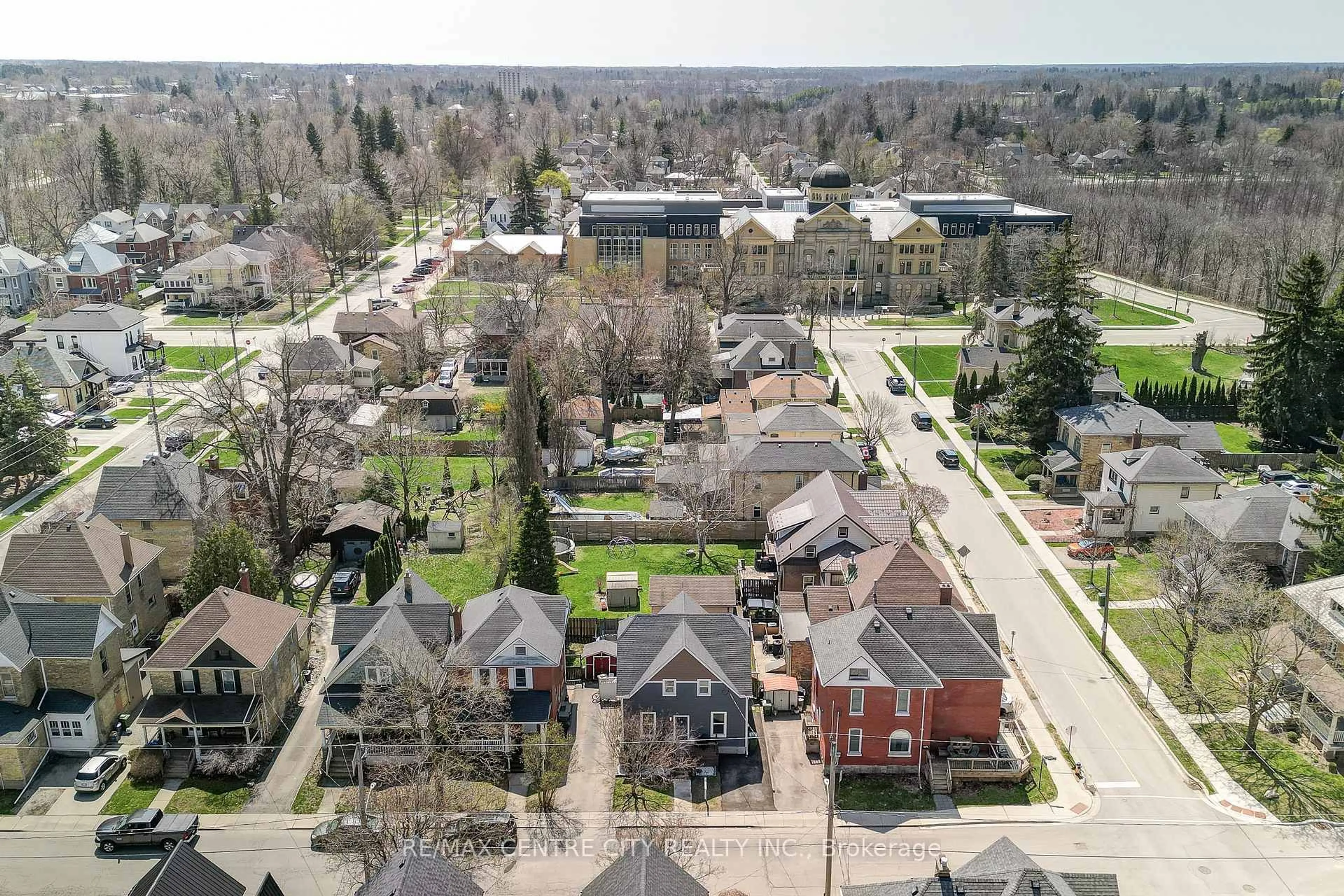 A pic from outside/outdoor area/front of a property/back of a property/a pic from drone, street for 24 St Annes Pl, St. Thomas Ontario N5R 2W5