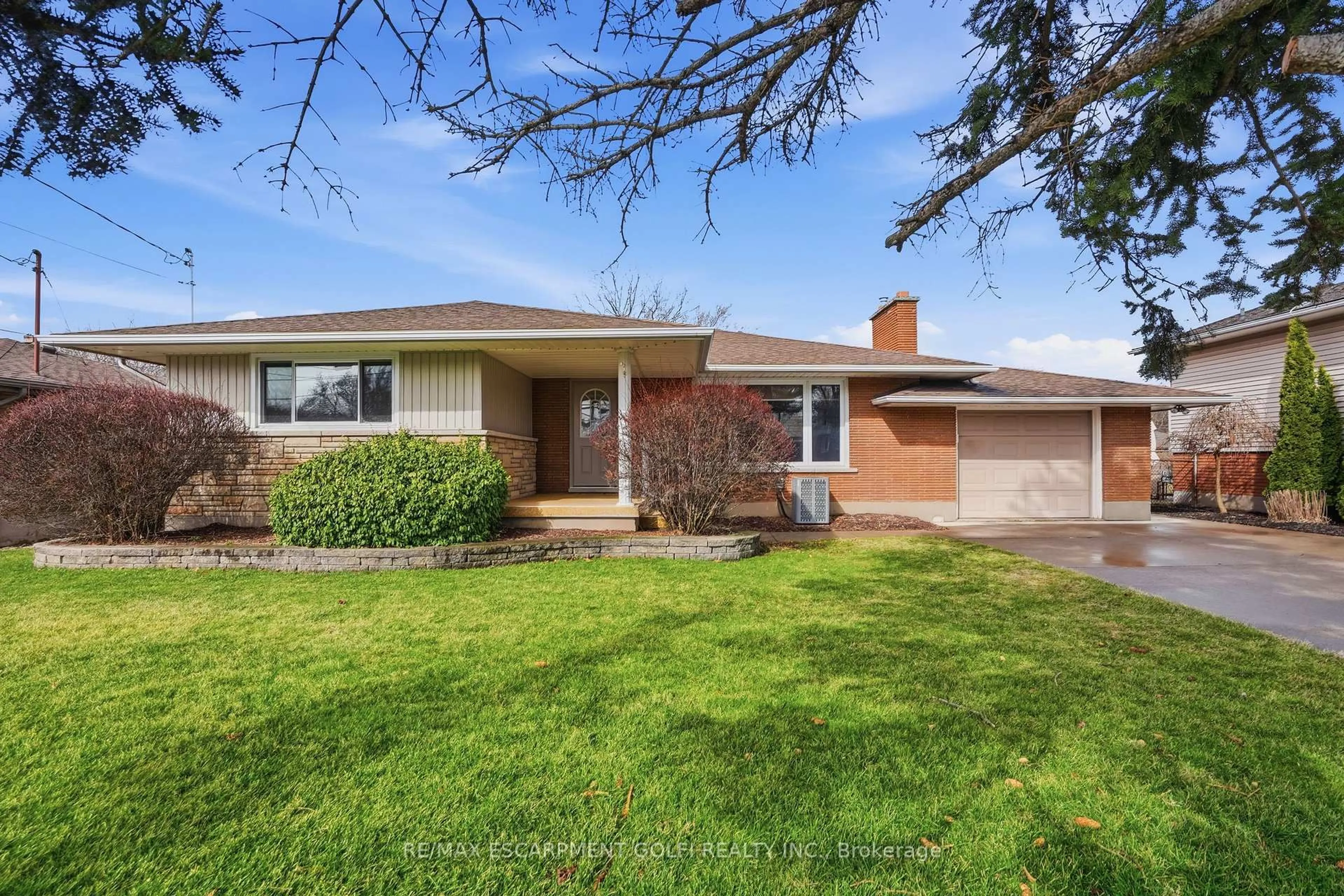 Home with brick exterior material, street for 651 Niagara St, St. Catharines Ontario L2M 3P9