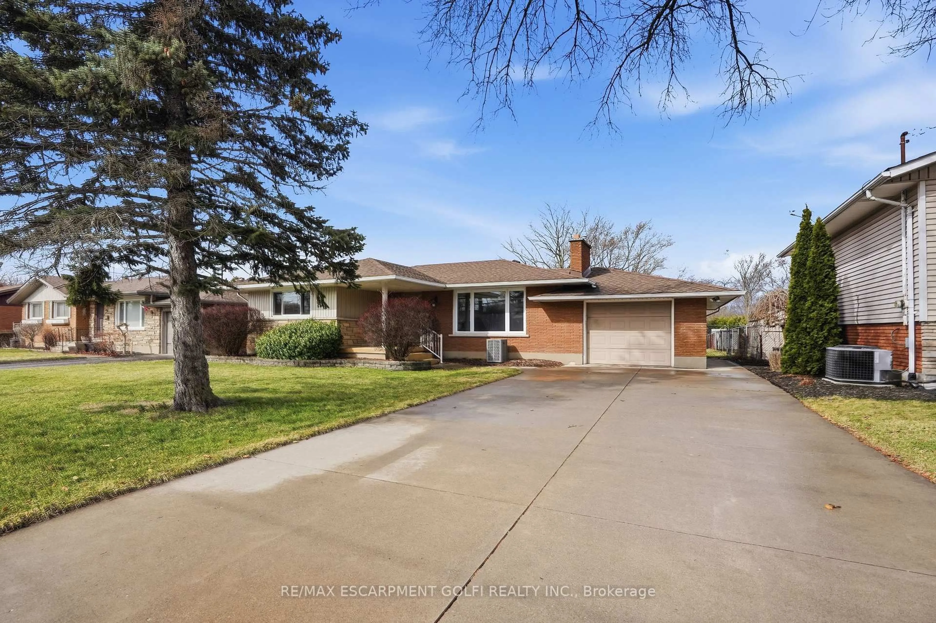 Home with brick exterior material, street for 651 Niagara St, St. Catharines Ontario L2M 3P9