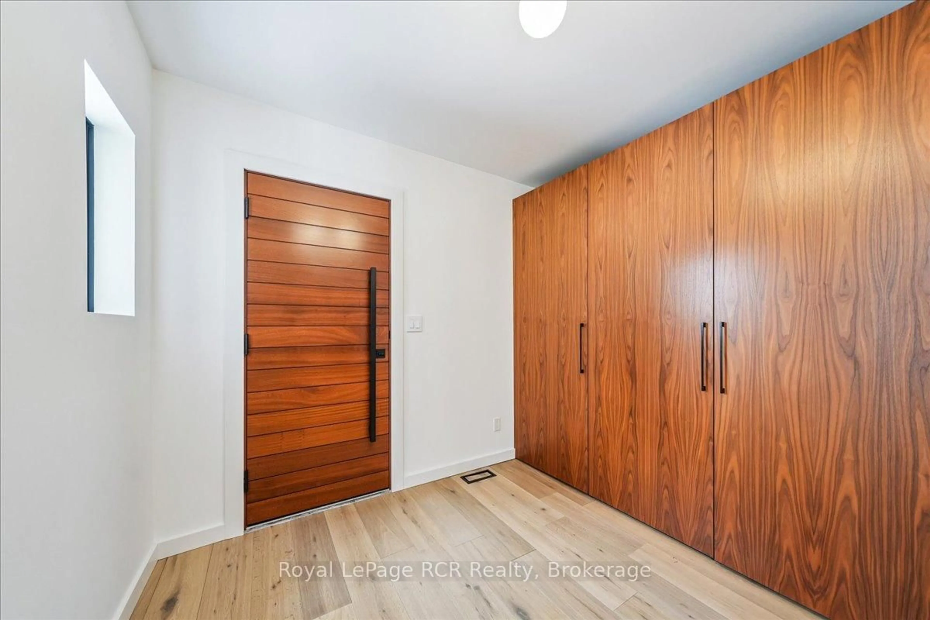 Unknown for 400 2nd Ave, Owen Sound Ontario N4K 4L7