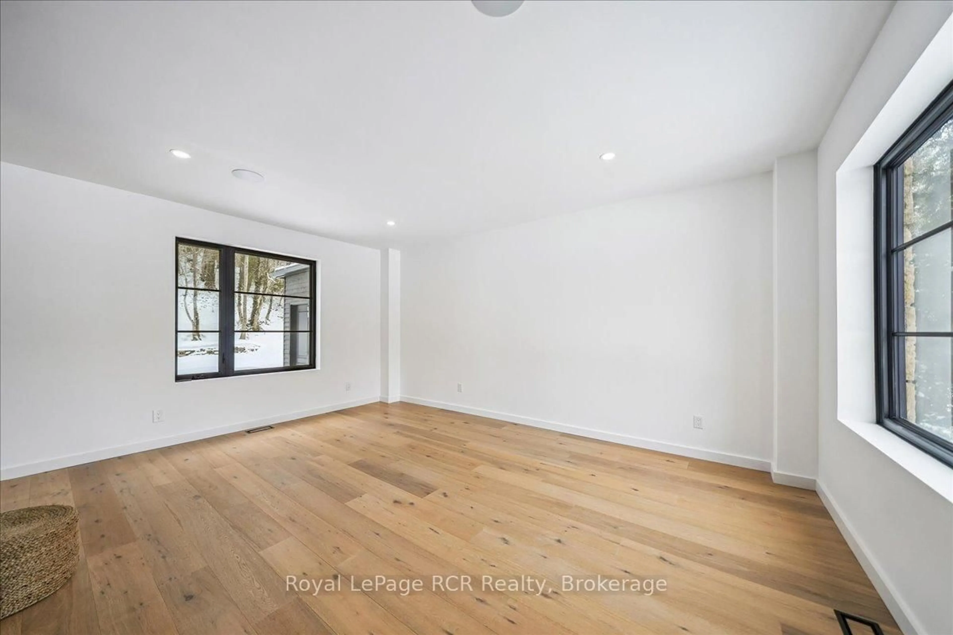 A pic of a room for 400 2nd Ave, Owen Sound Ontario N4K 4L7