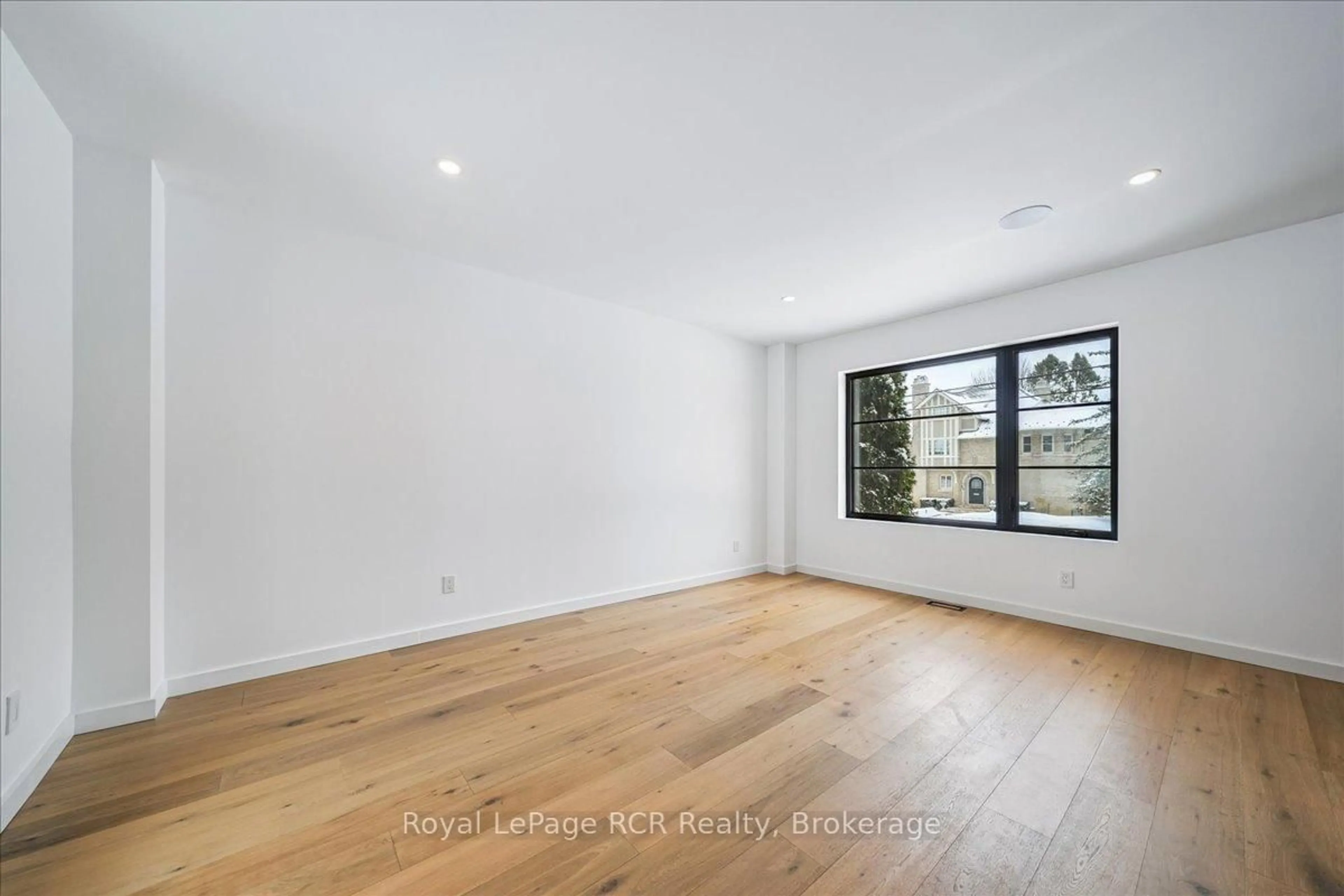 A pic of a room for 400 2nd Ave, Owen Sound Ontario N4K 4L7