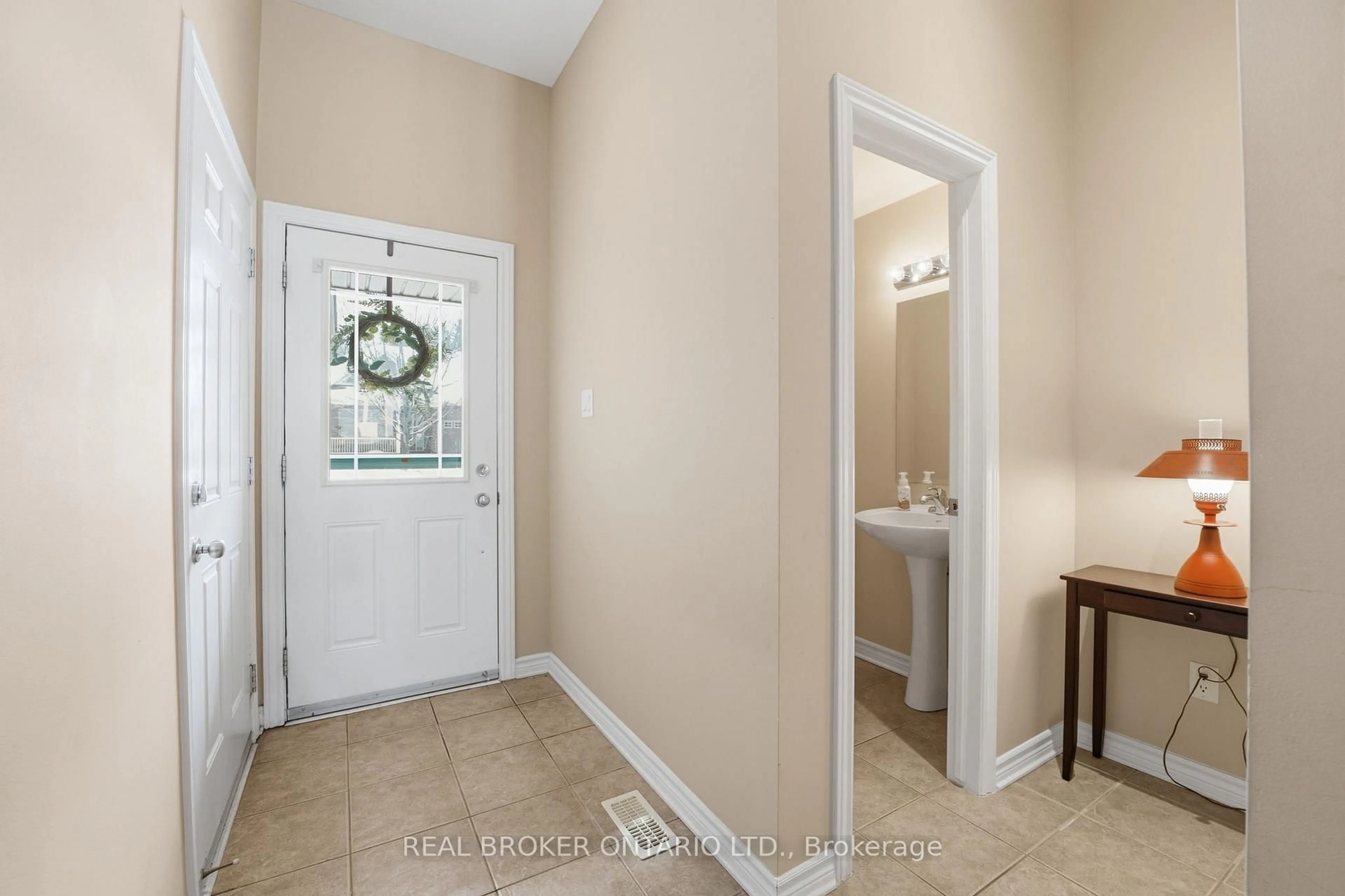 Indoor entryway for 397 Statewood Dr, Ottawa Ontario K2K 0B7