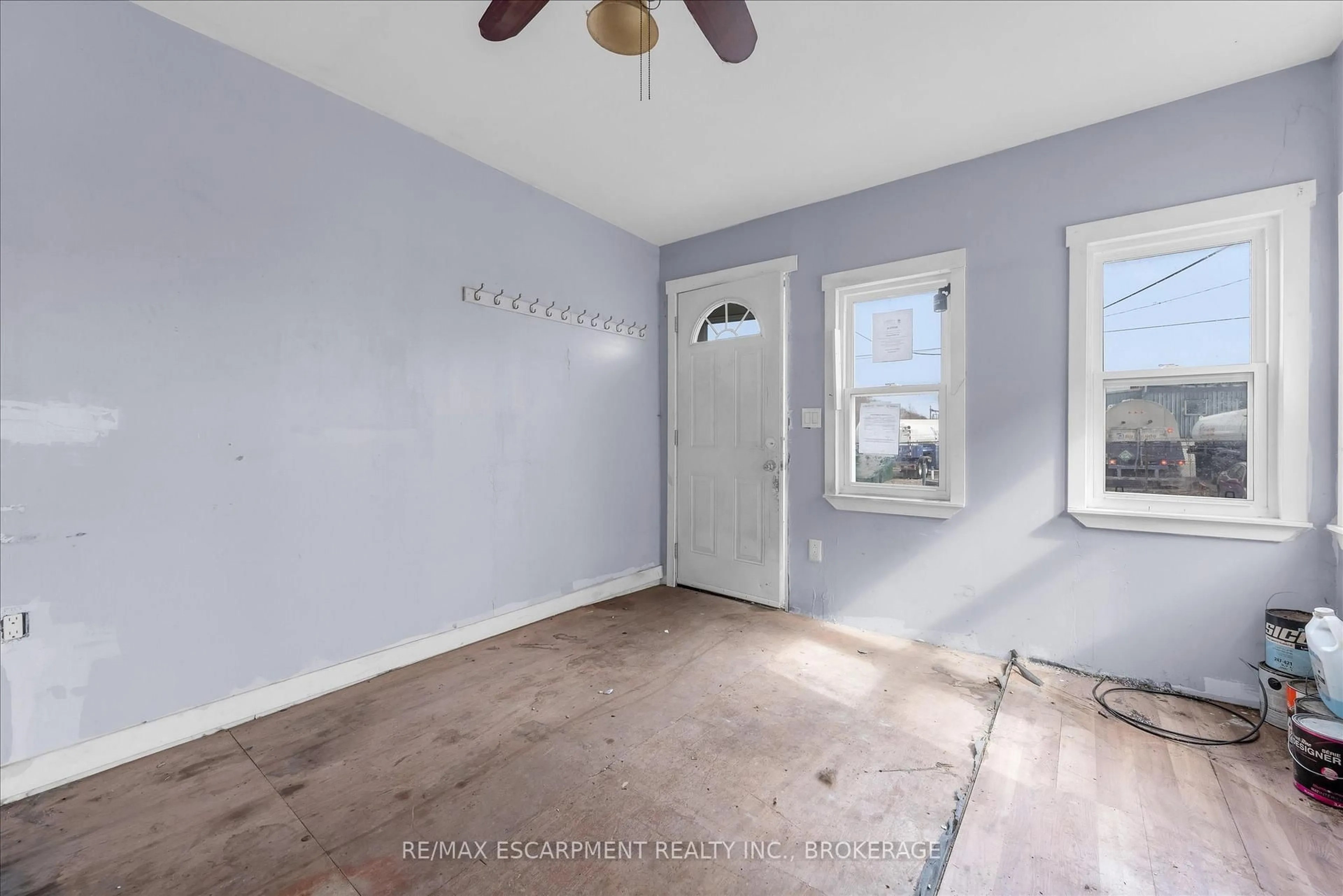 A pic of a room for 29 Mckinstry St, Hamilton Ontario L8L 6C2