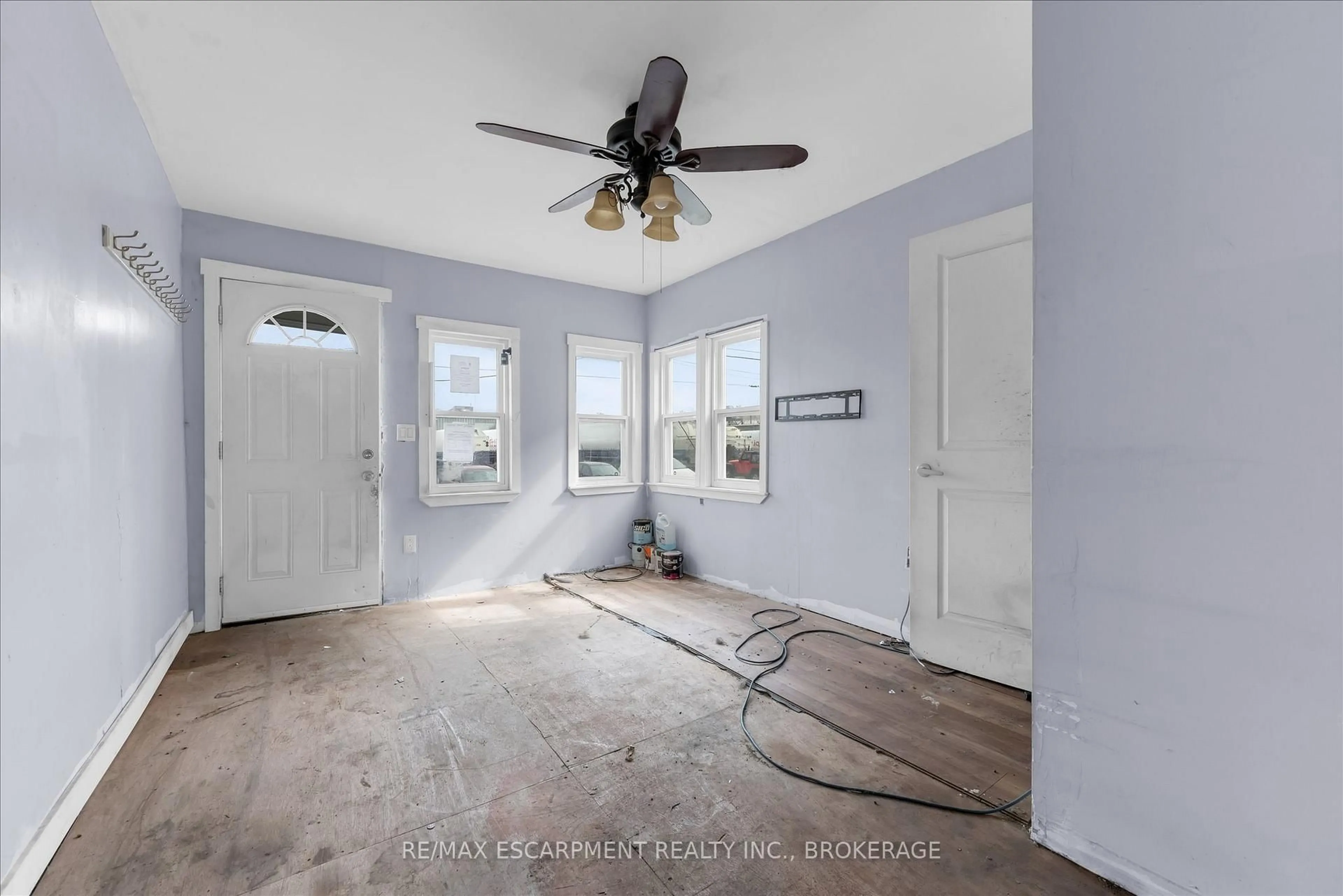 A pic of a room for 29 Mckinstry St, Hamilton Ontario L8L 6C2