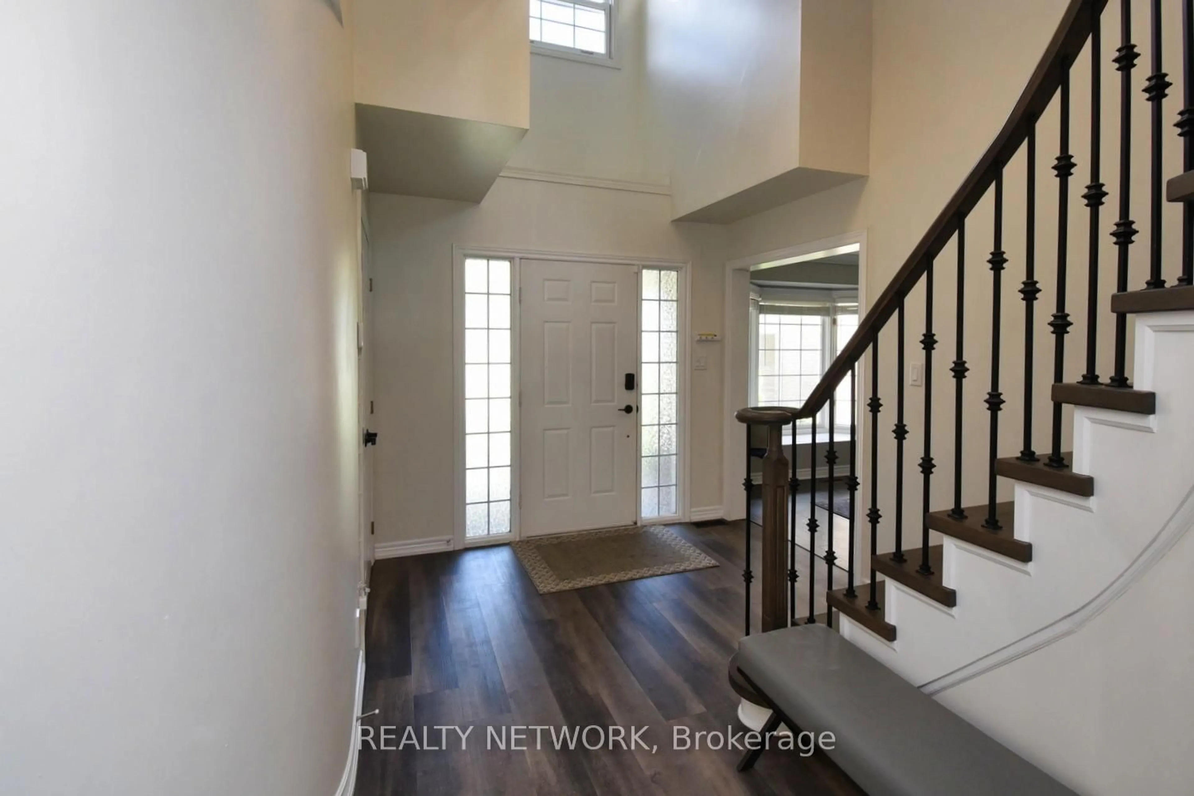 Indoor entryway for 29 Riviera Rdge, Hamilton Ontario L8E 5E6